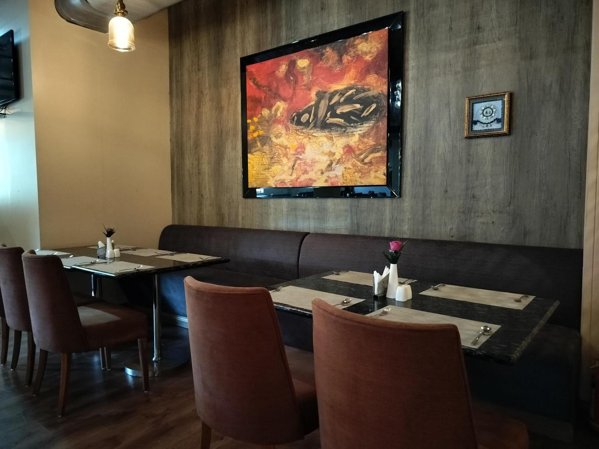 Hotel Luxe Opera Nh8 - 7km From Igi Airport Delhi - 