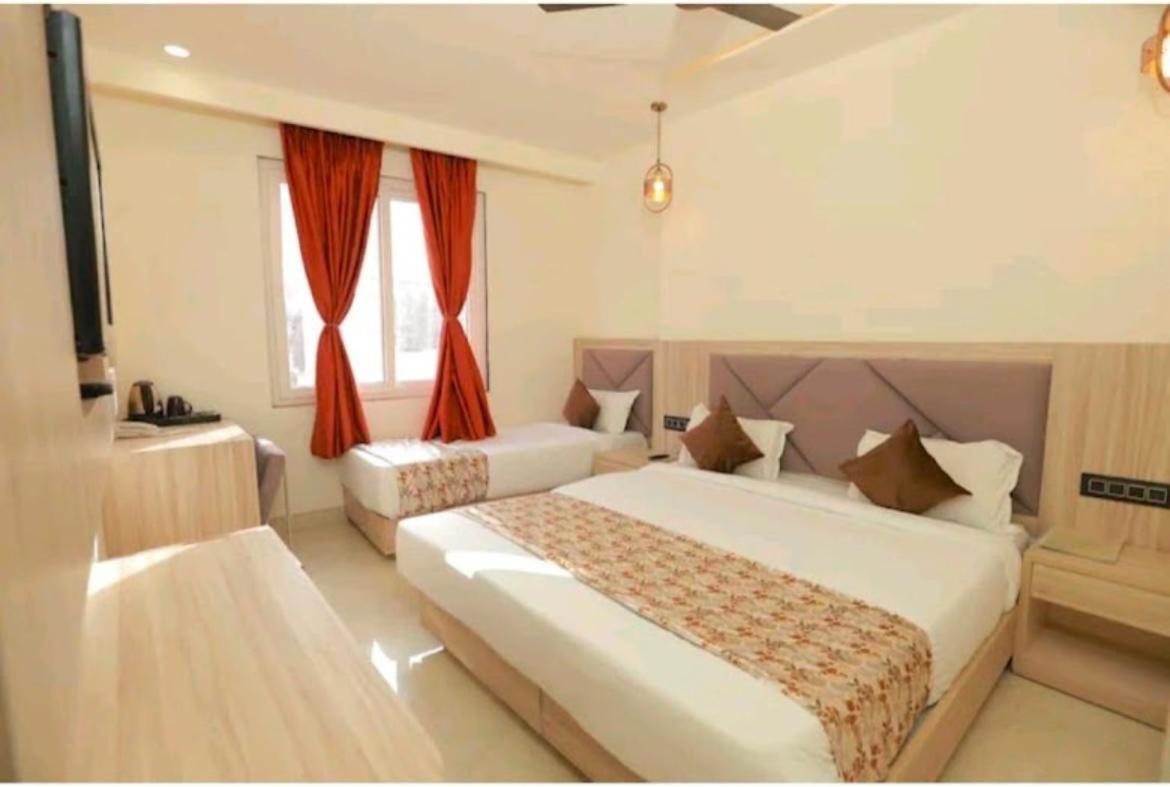 Palace-near Delhi Airport Hotel