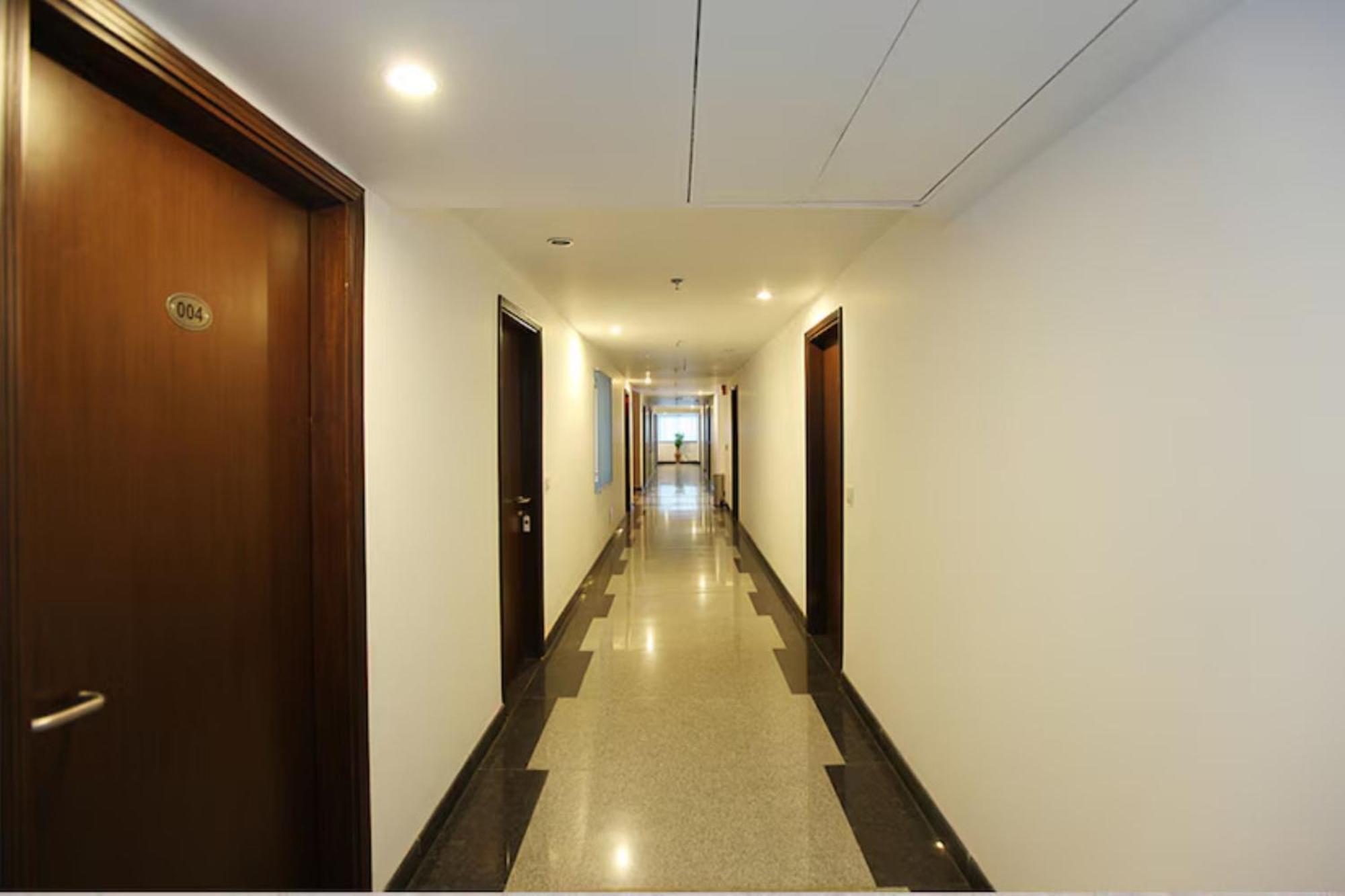 Hotel The Impress Near Delhi Airport 4*