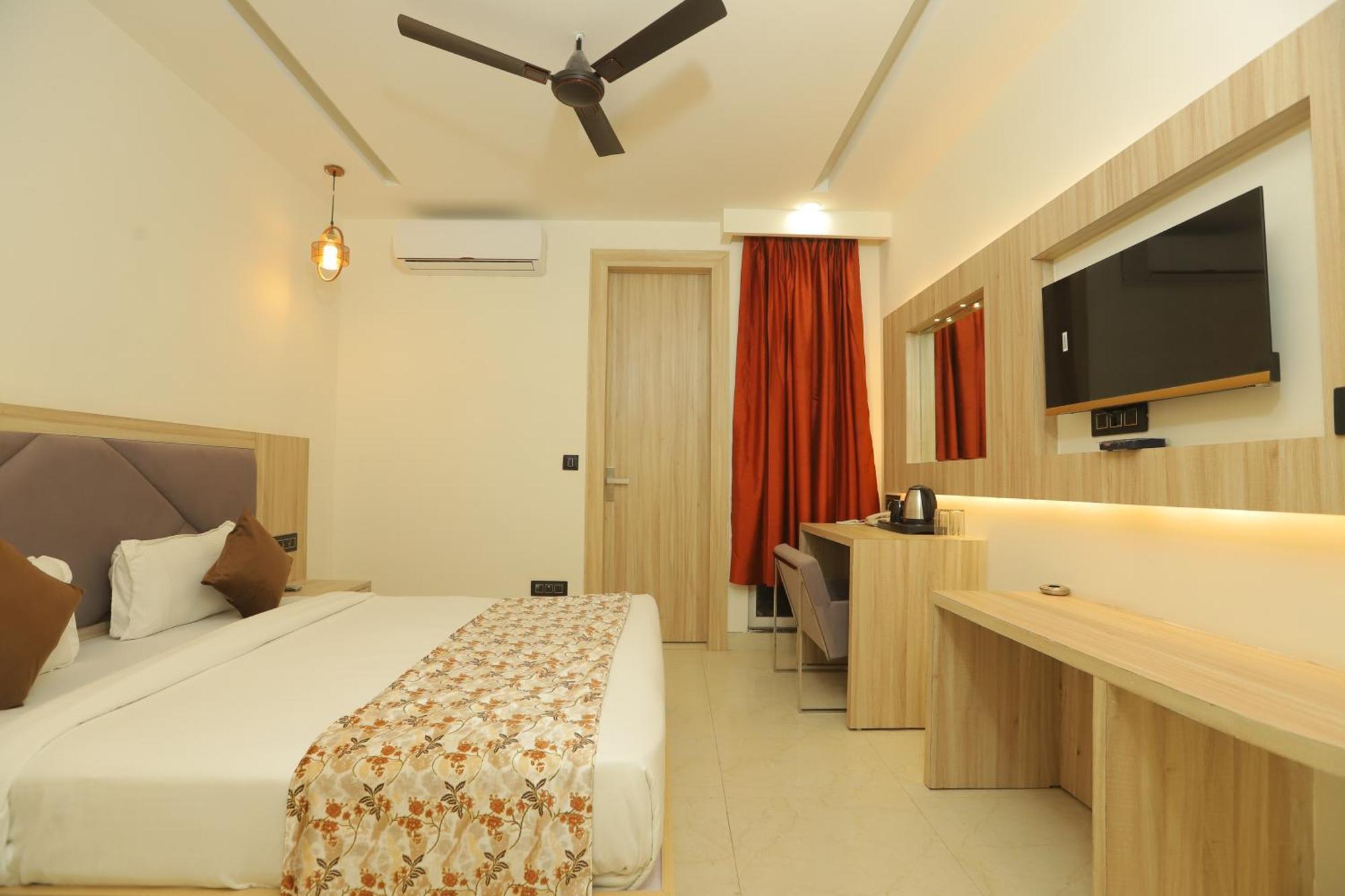 Palace-near Delhi Airport Hotel