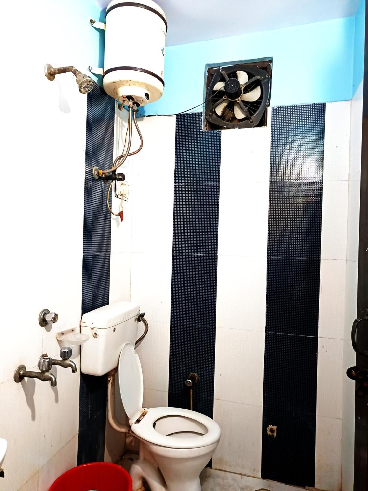 Lotus - 1 Min Walk In From Nizamuddin Railway Station * New Delhi