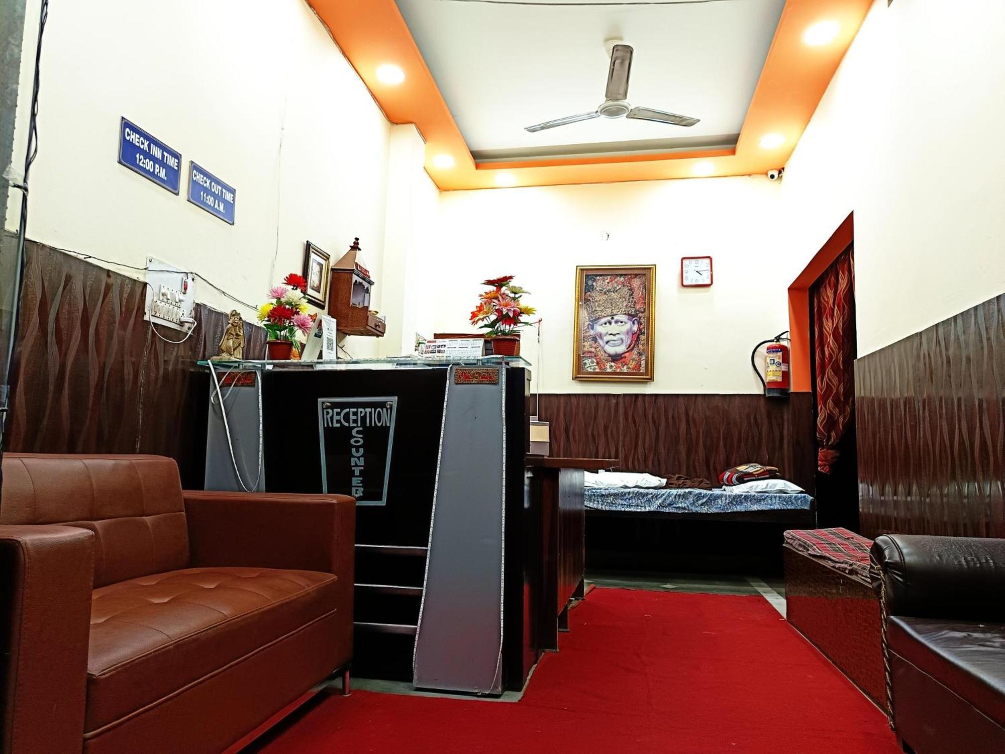Lotus - 1 Min Walk In From Nizamuddin Railway Station