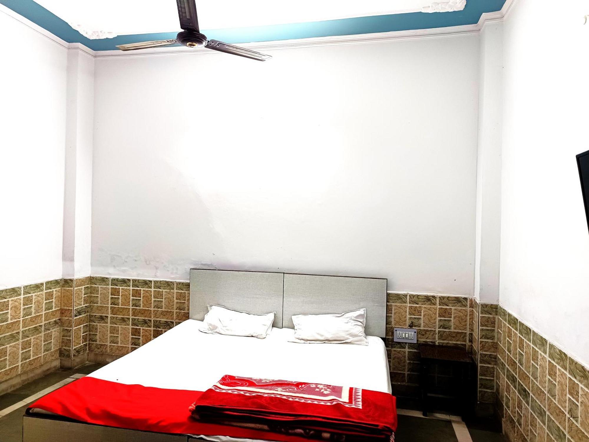 Bed & Breakfast Lotus - 1 Min Walk In From Nizamuddin Railway Station *