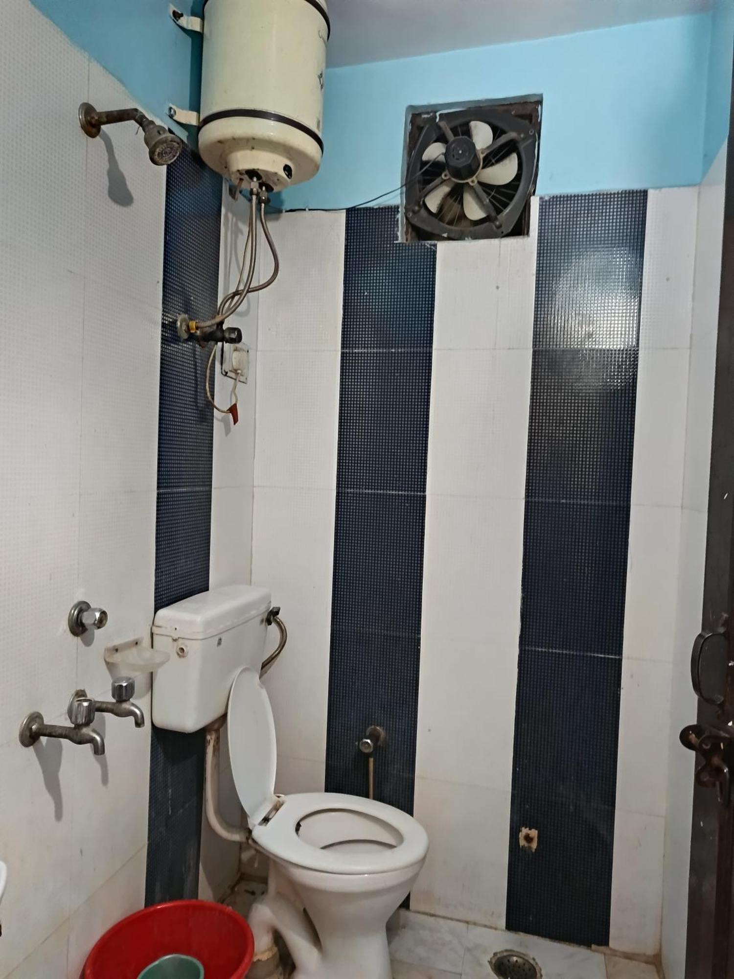 Lotus - 1 Min Walk In From Nizamuddin Railway Station Bed & Breakfast