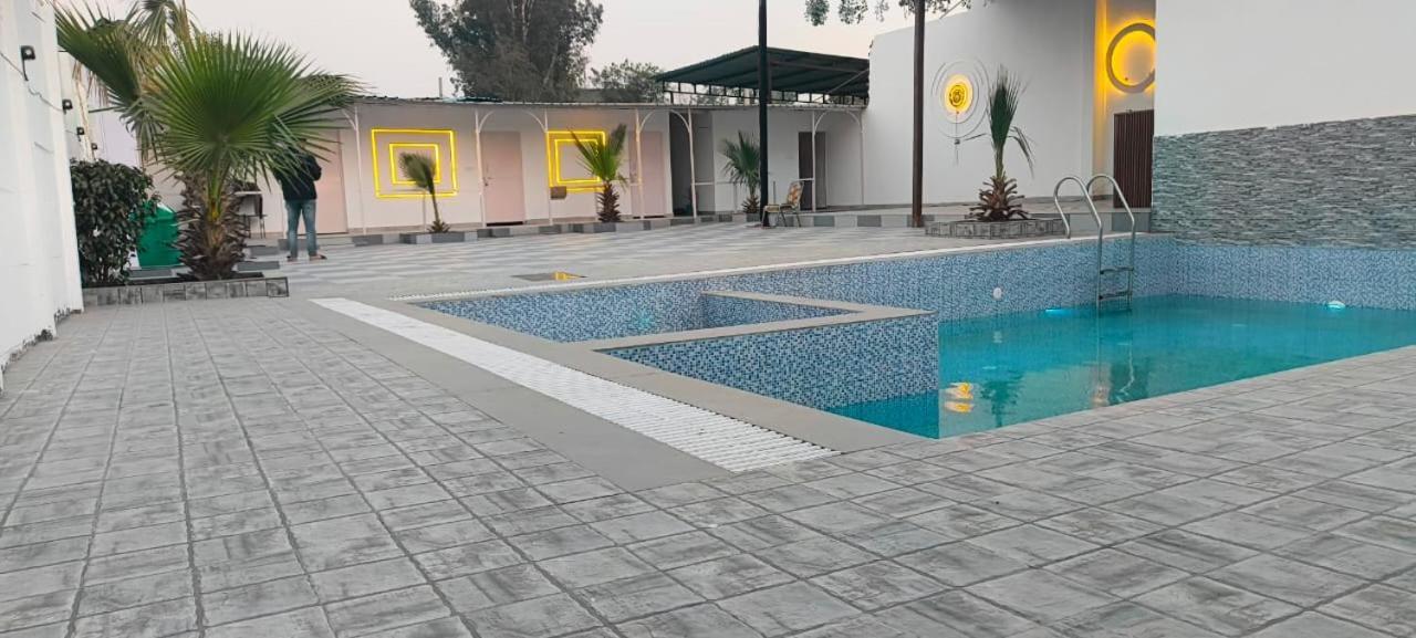 The White House Rohini Farm stay