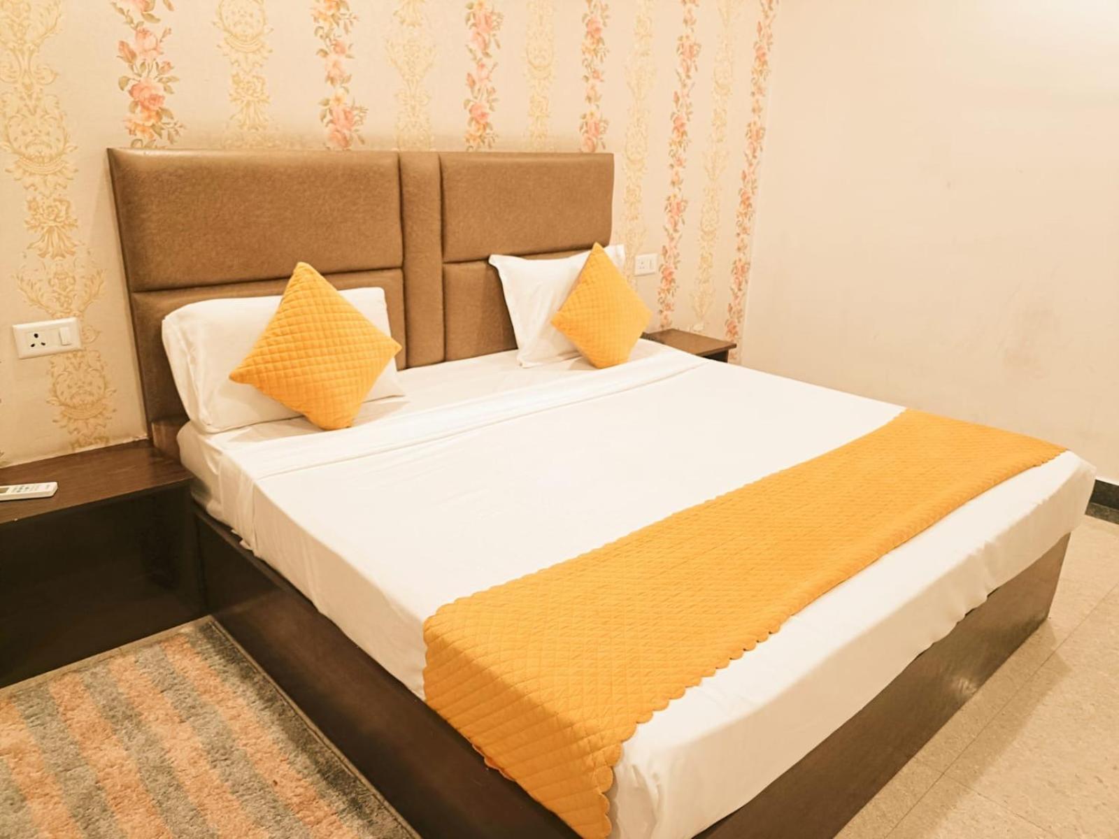 Hotel Le Mount Near Delhi Airport Nova Deli