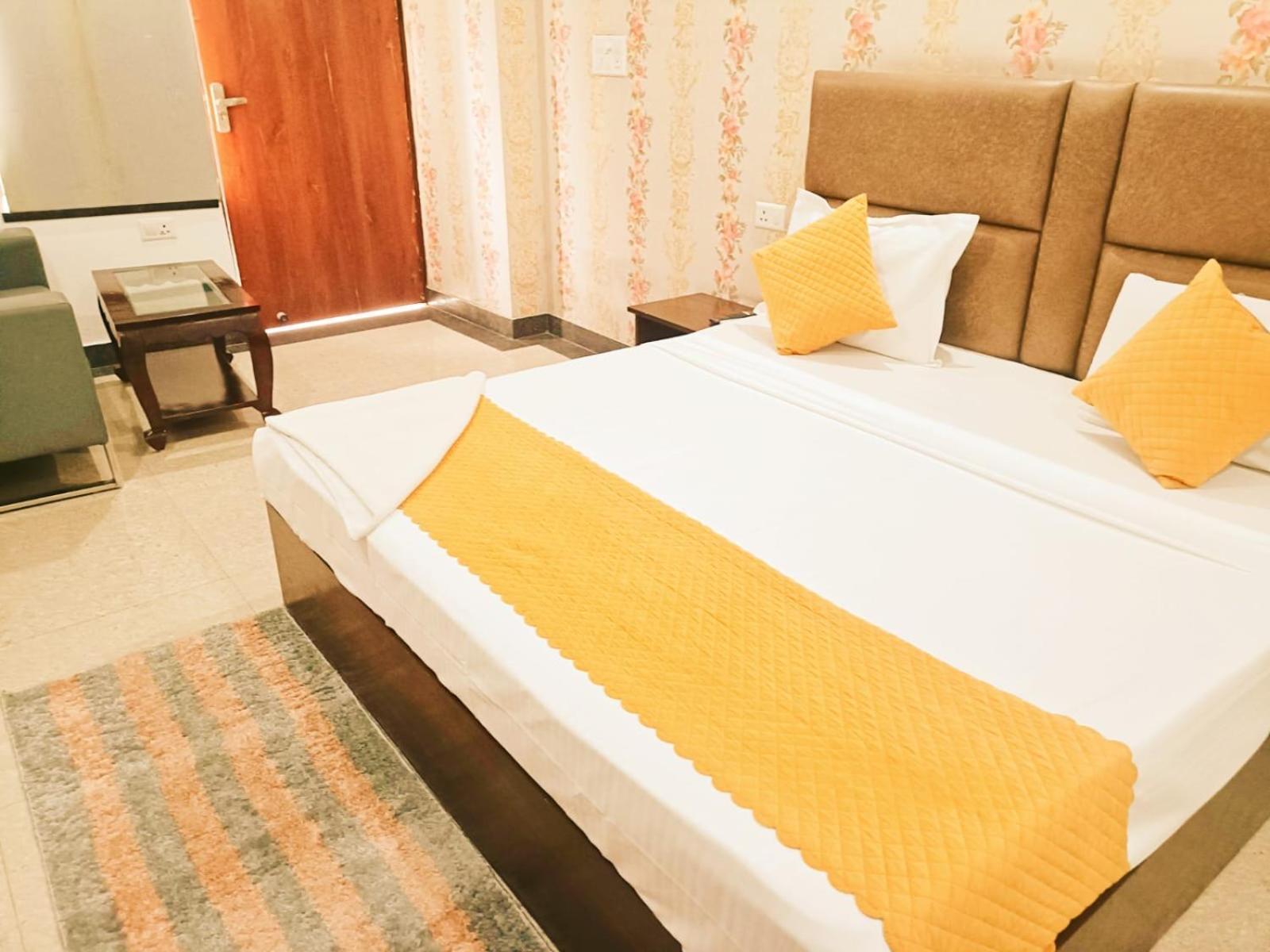 Le Mount Near Delhi Airport 4*