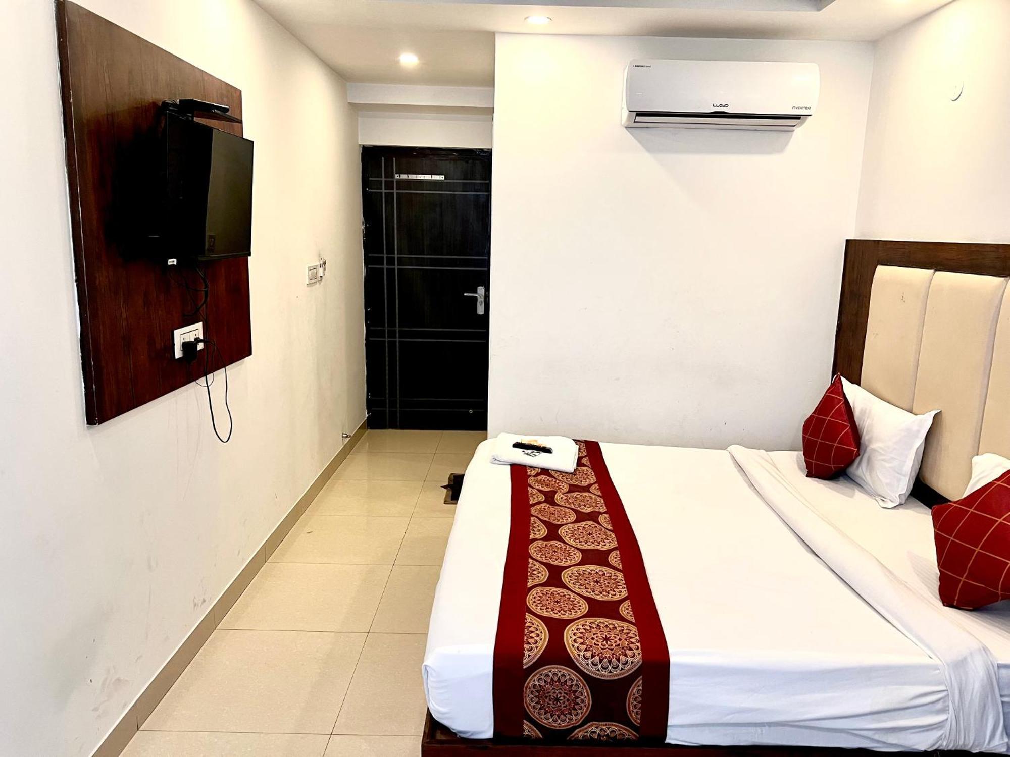 Hotel Le Mount Near Delhi Airport