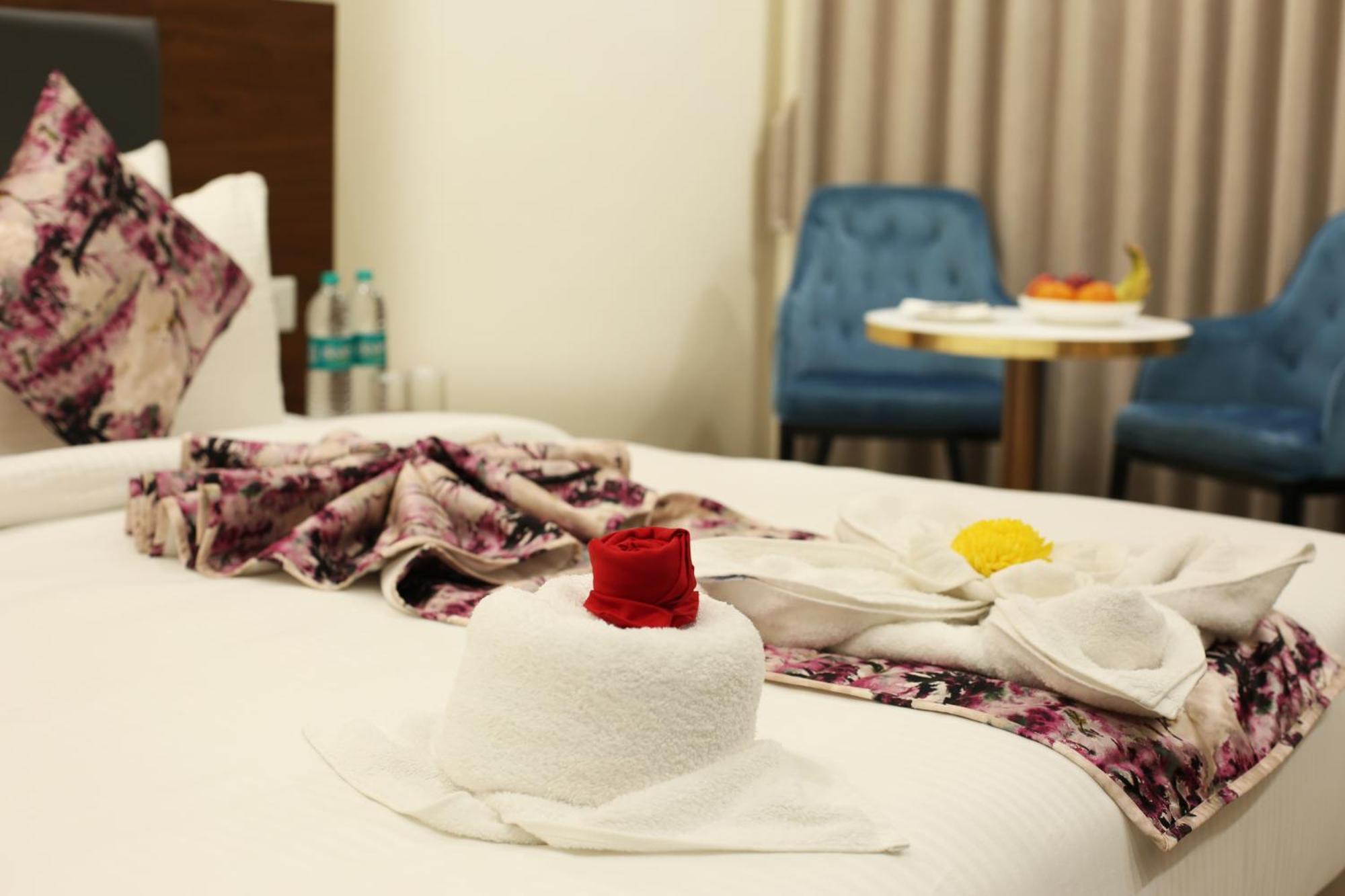 Hotel Luxe Opera Nh8 - 7km From Igi Airport Delhi - 