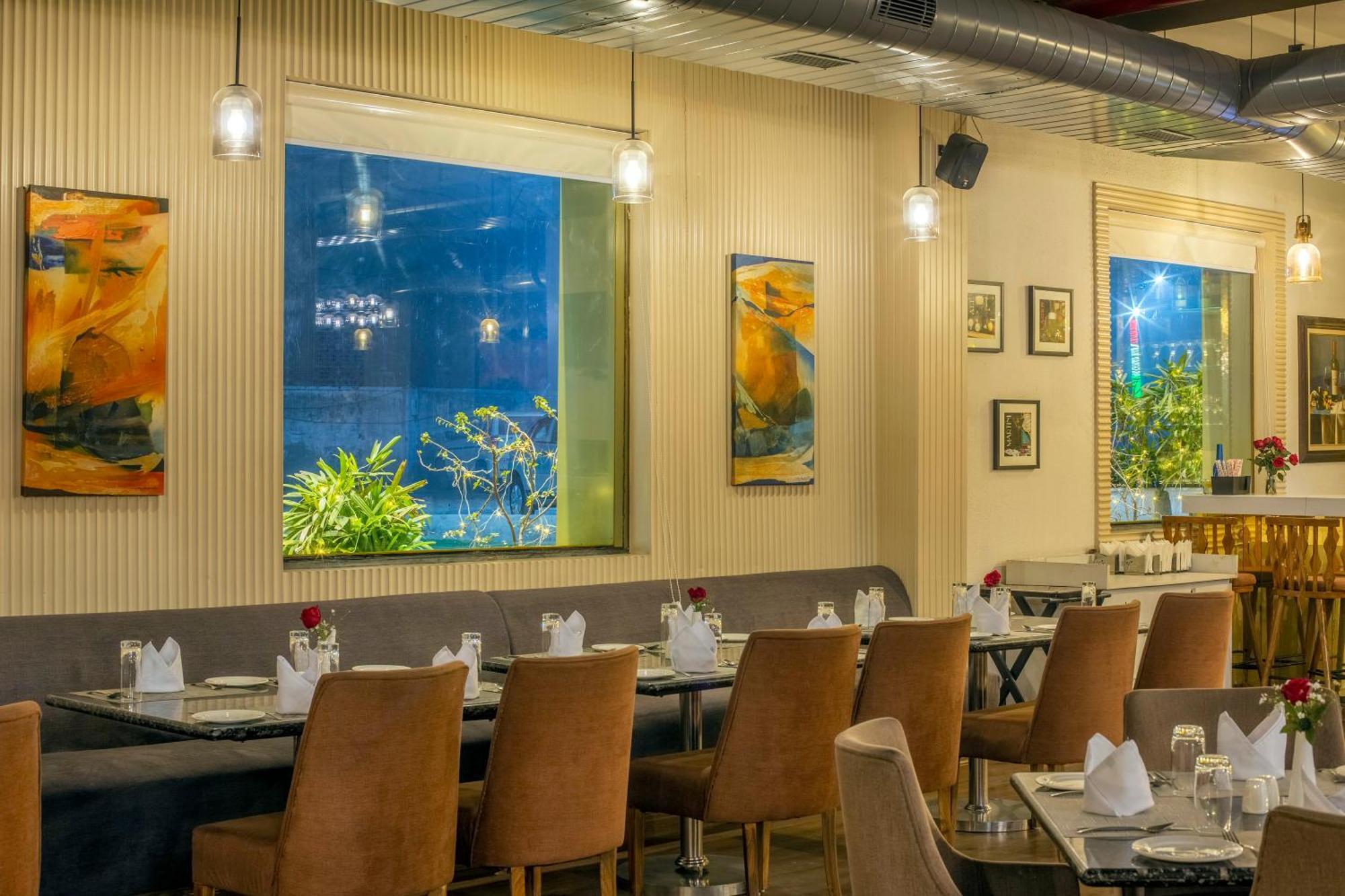 Luxe Opera Nh8 - 7km From Igi Airport Delhi - 