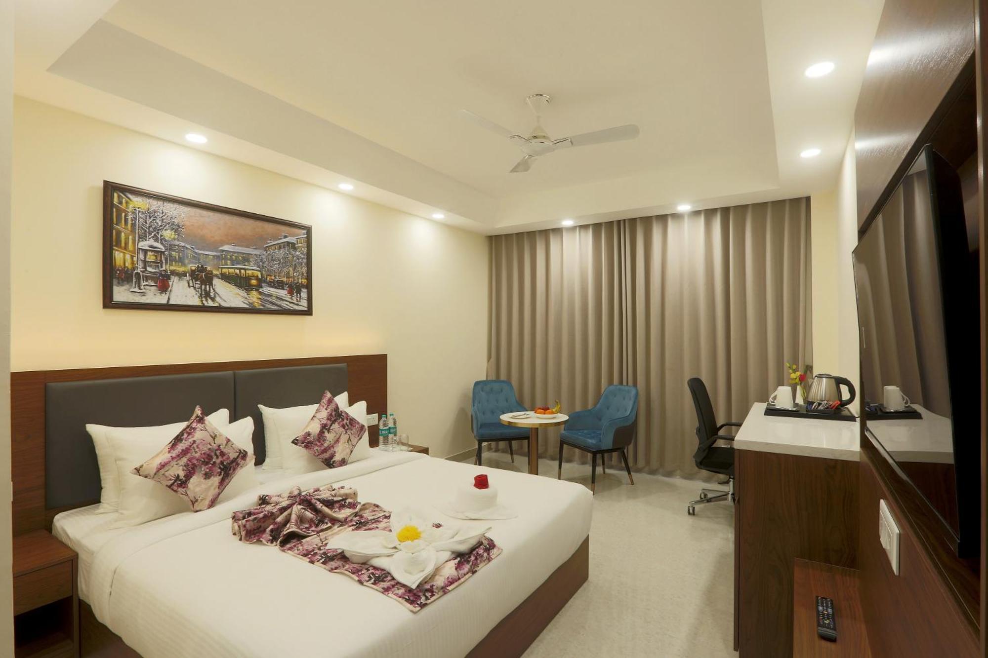 Luxe Opera Nh8 - 7km From Igi Airport Delhi - 