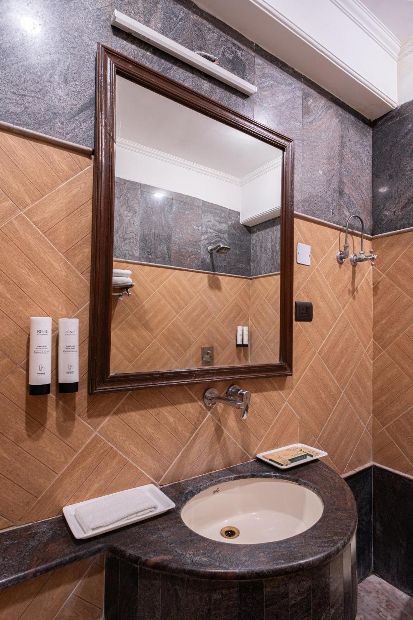 Hotel Sunstar Grand 3*