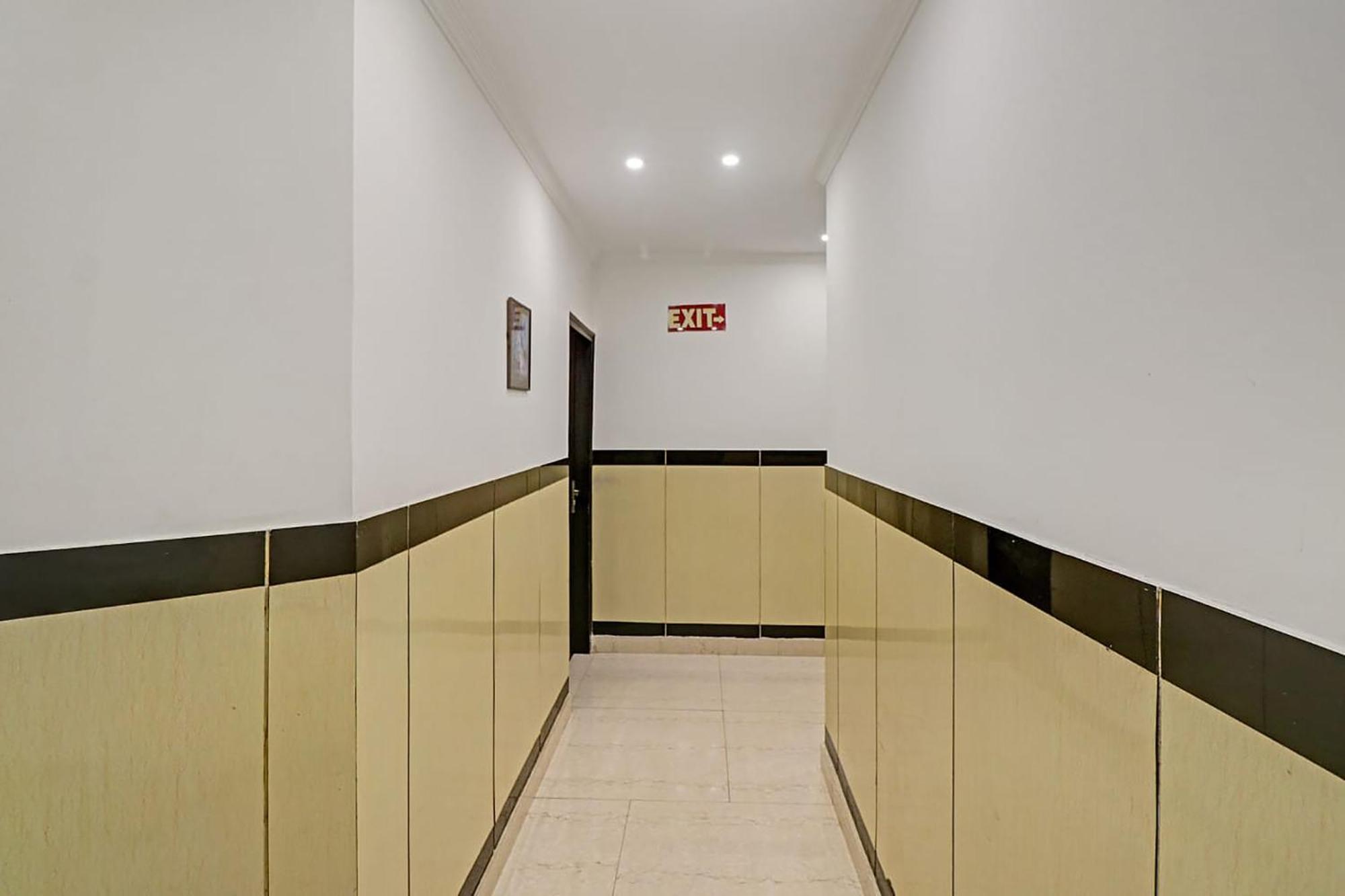 Hotel Fabexpress Lloyd House