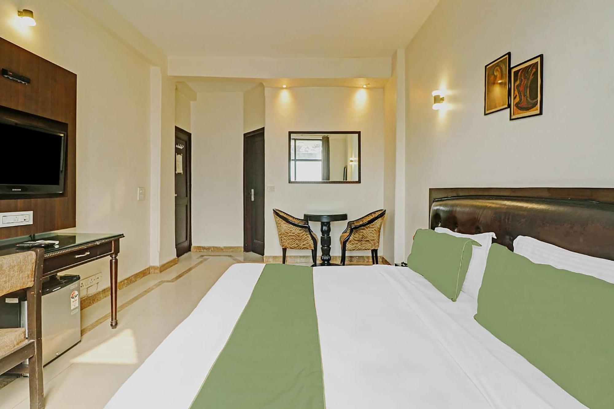 Fabexpress Lloyd House Hotel 3*