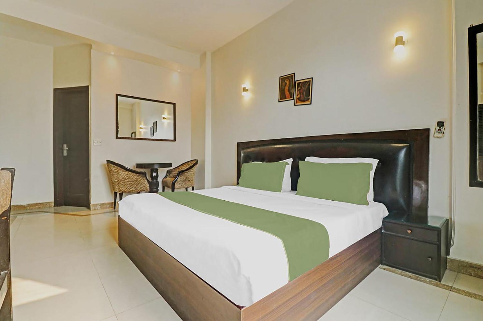 Fabexpress Lloyd House Hotel 3*