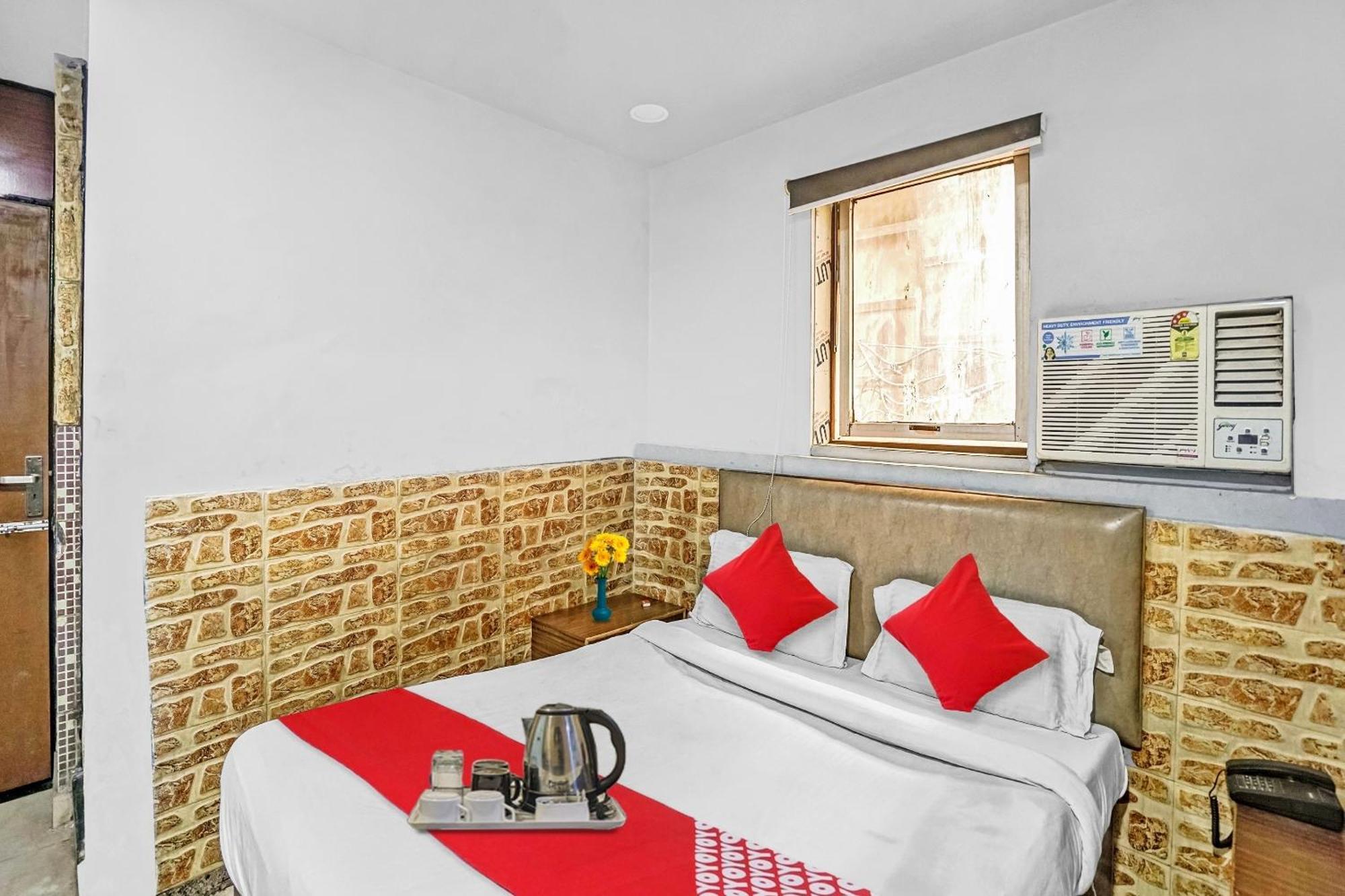 Hotel O M Near Akshardham New Delhi