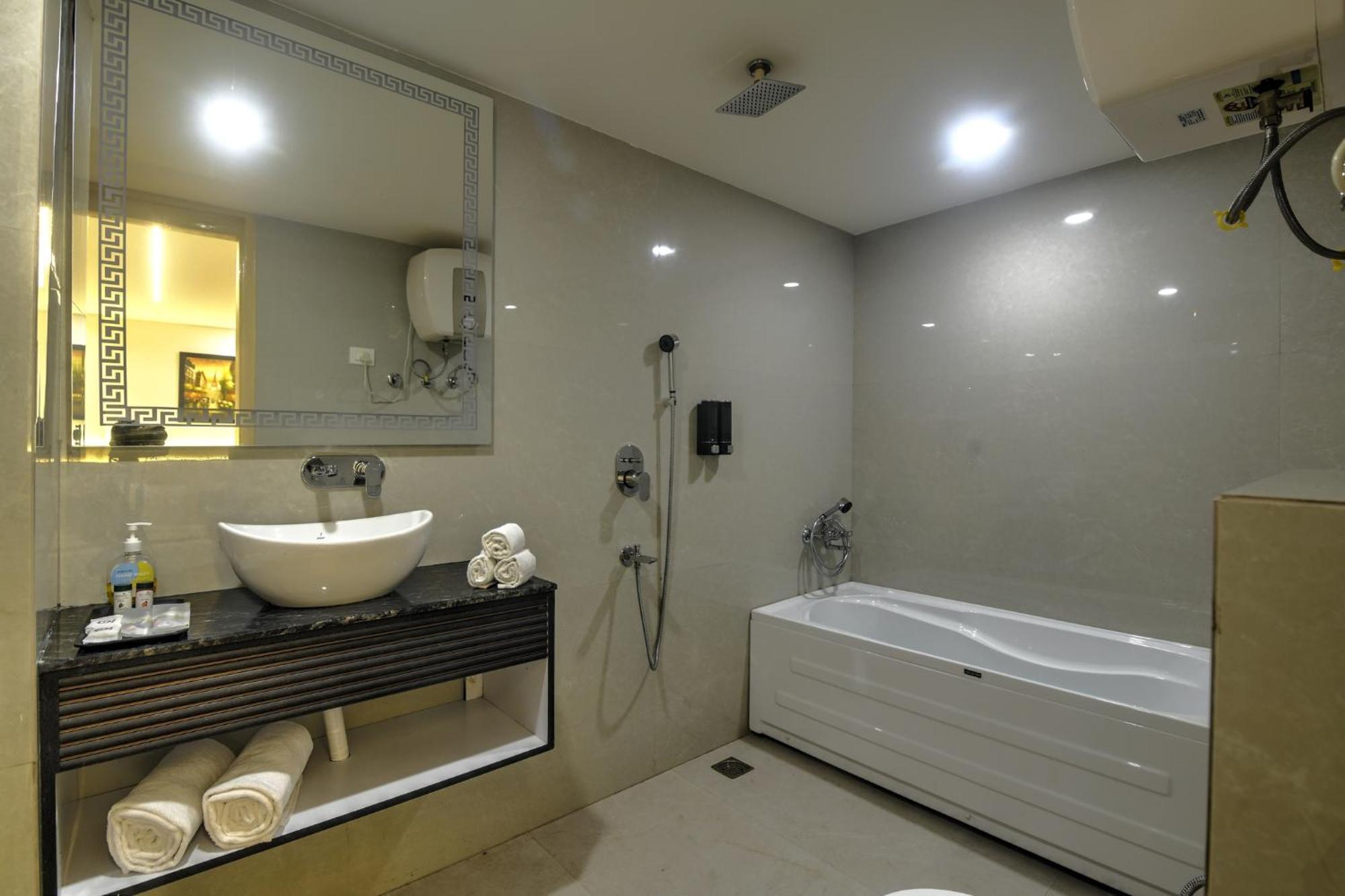 Hotel Foxoso Venue Hotel, Delhi Airport 4*