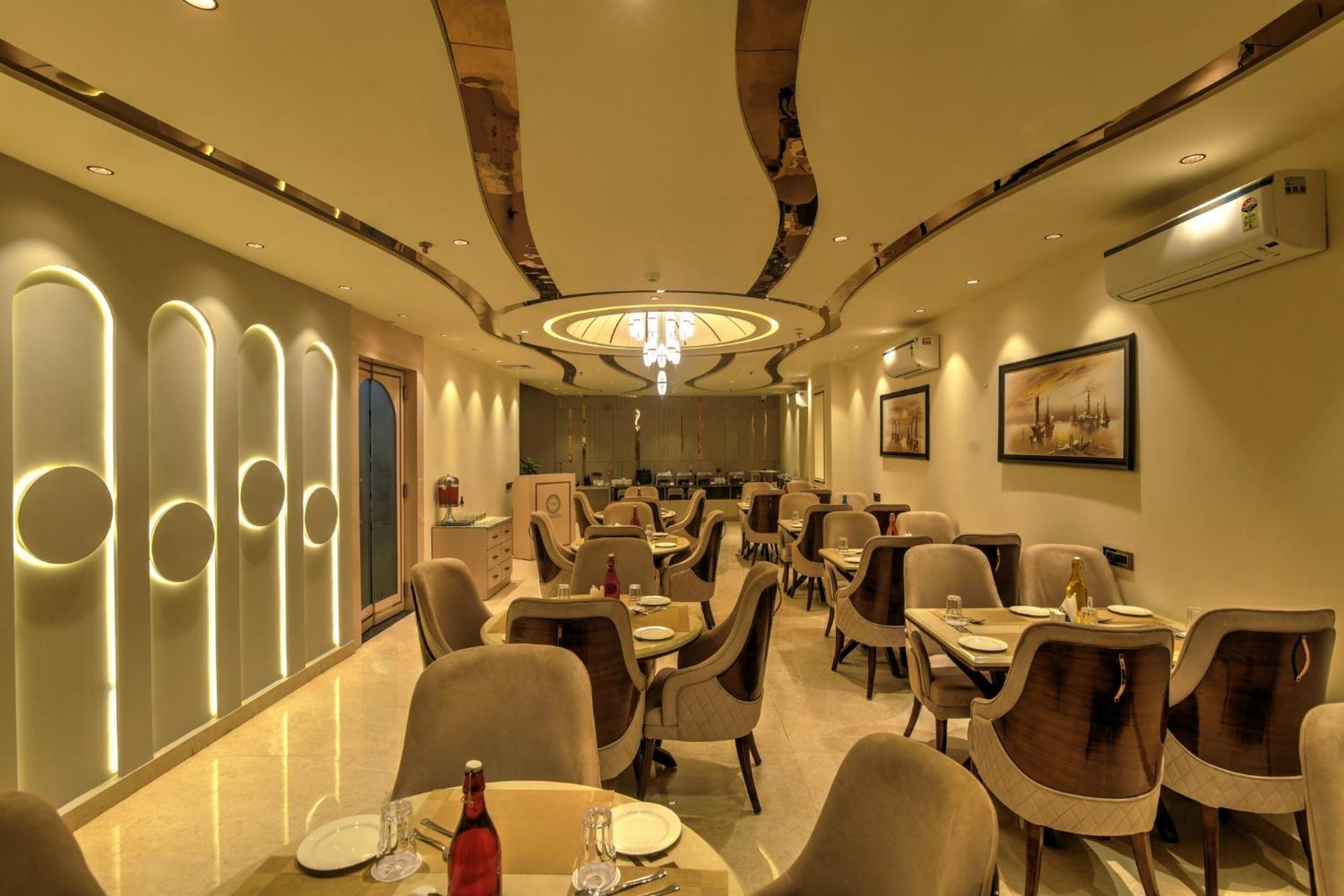 Foxoso Venue Hotel, Delhi Airport 4*