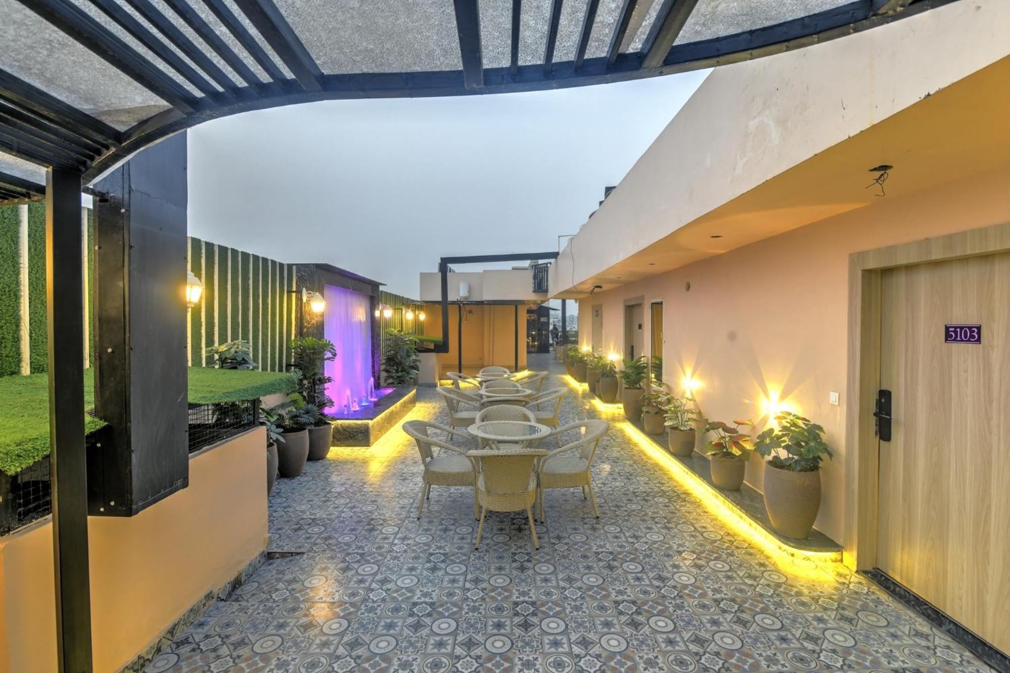 Hotel Foxoso Venue Hotel, Delhi Airport 4*