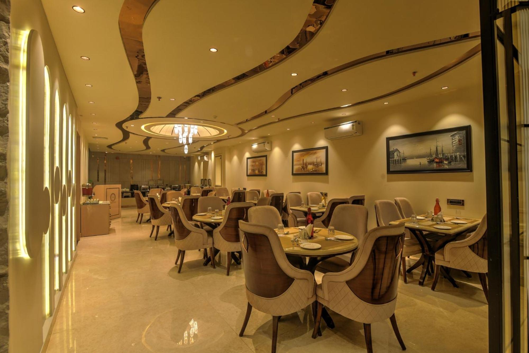 Foxoso Venue Hotel, Delhi Airport Hotel