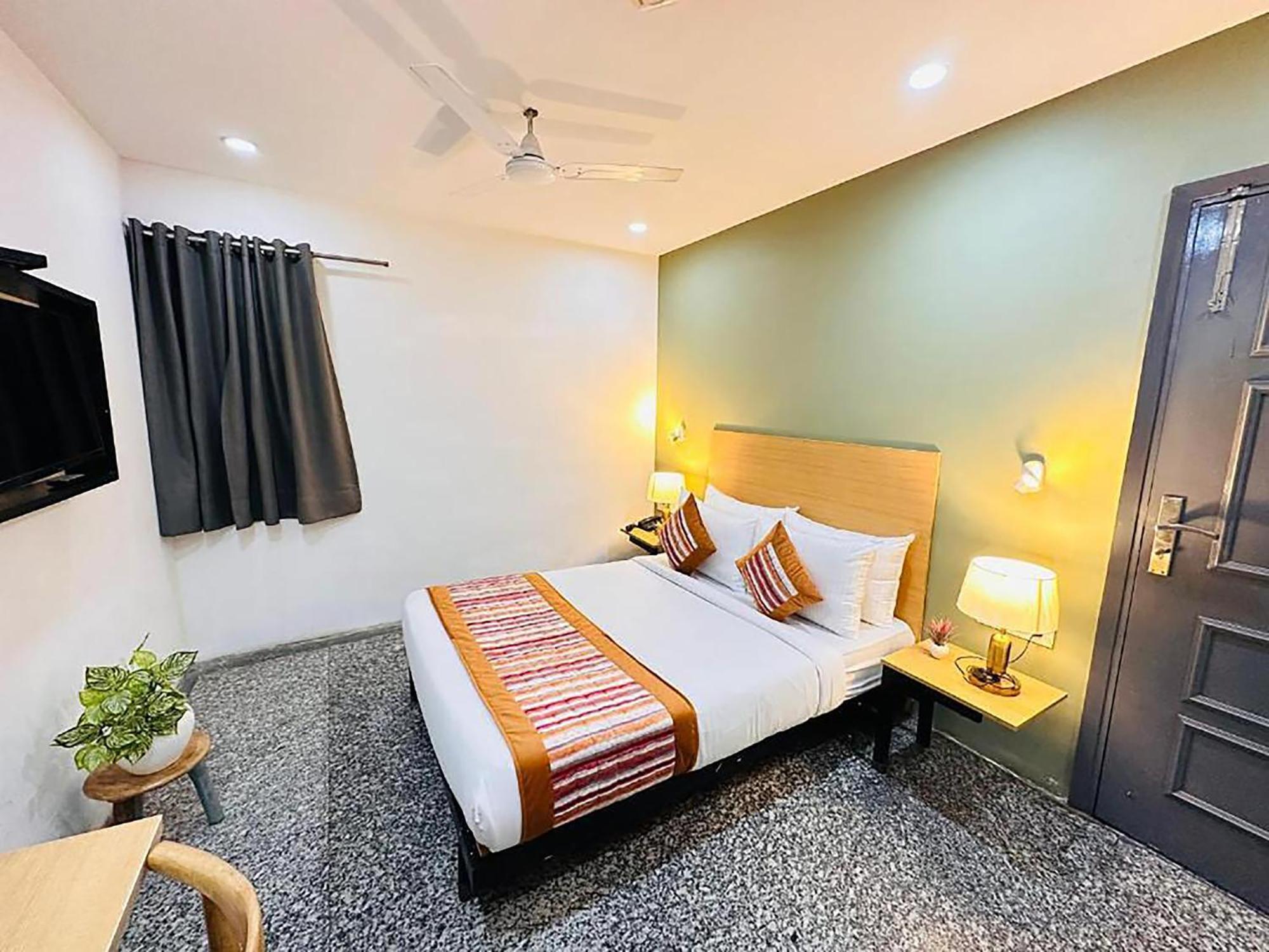 Golden Saffron By Qotel-punjabi Bagh 3*