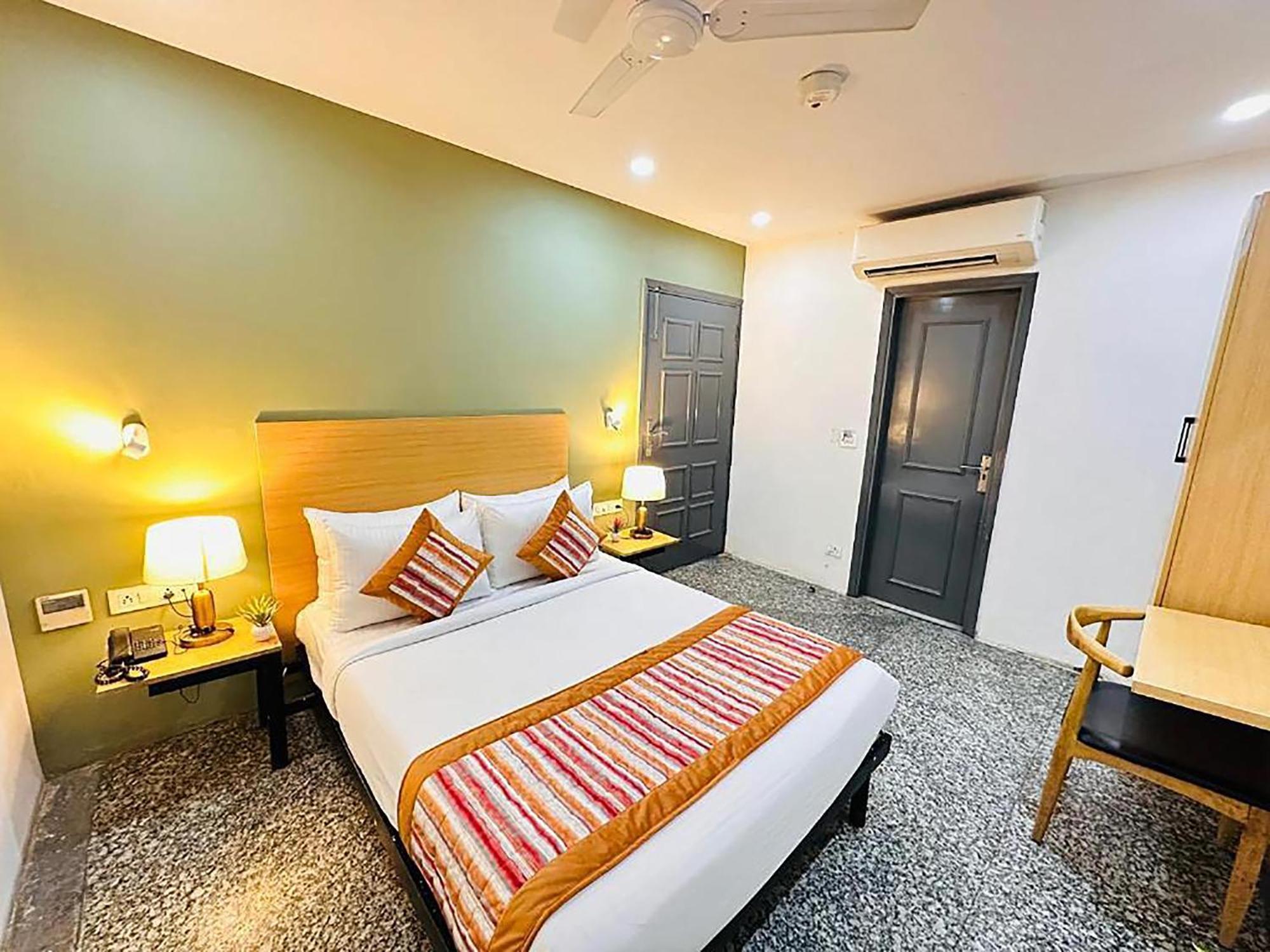 Hotel Golden Saffron By Qotel-punjabi Bagh Nova Deli