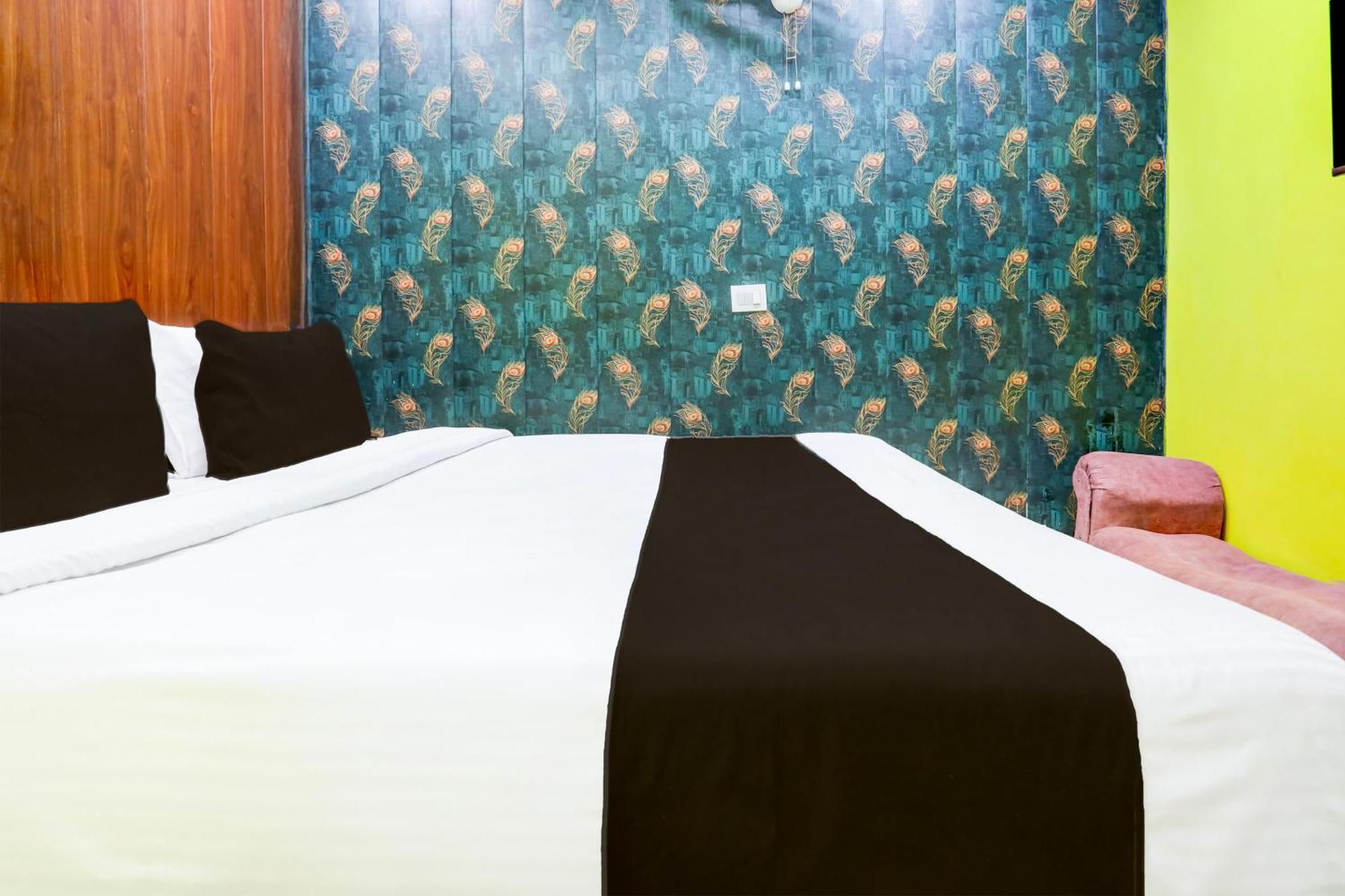83013 O A K Residency 3* New Delhi