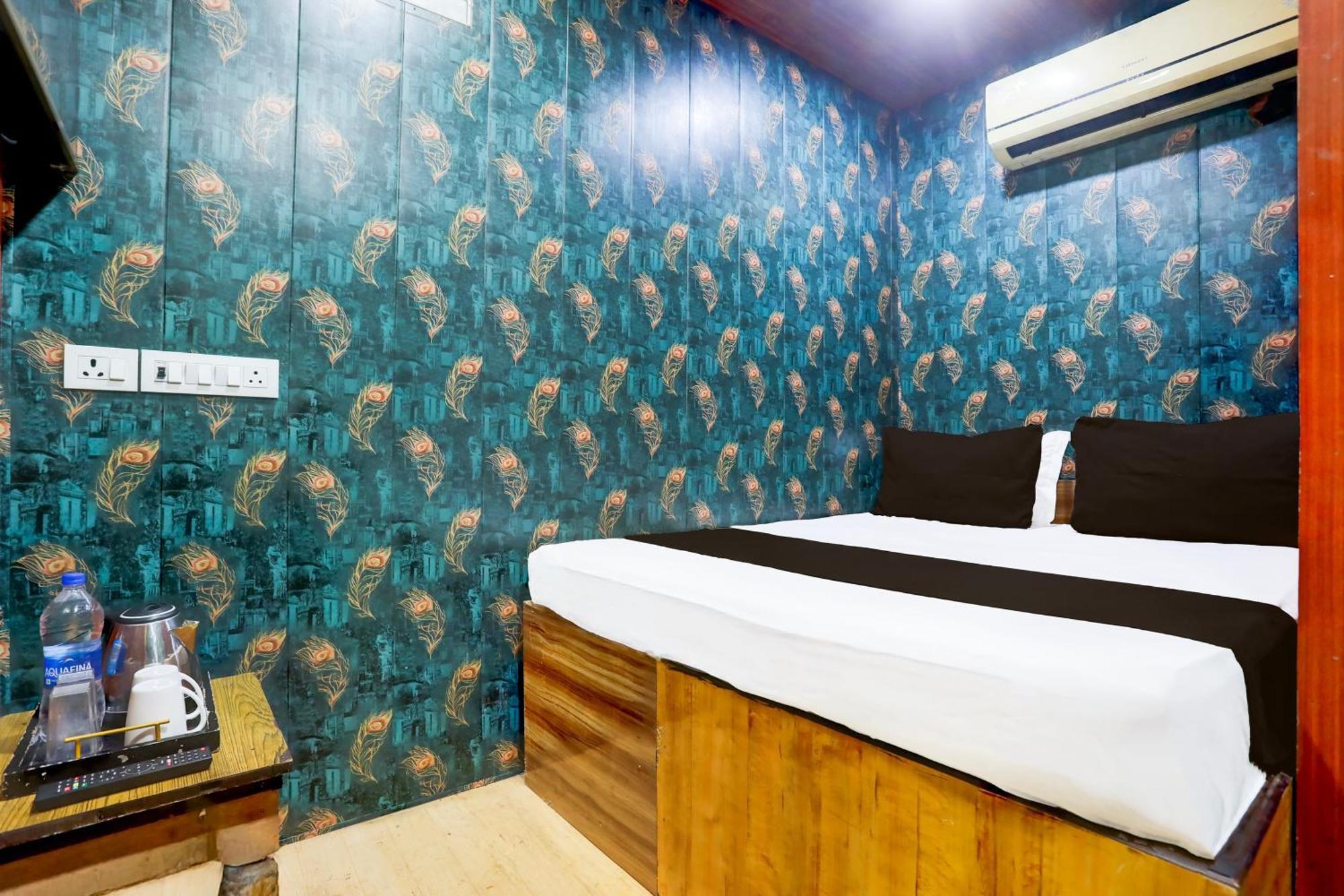 83013 O A K Residency New Delhi