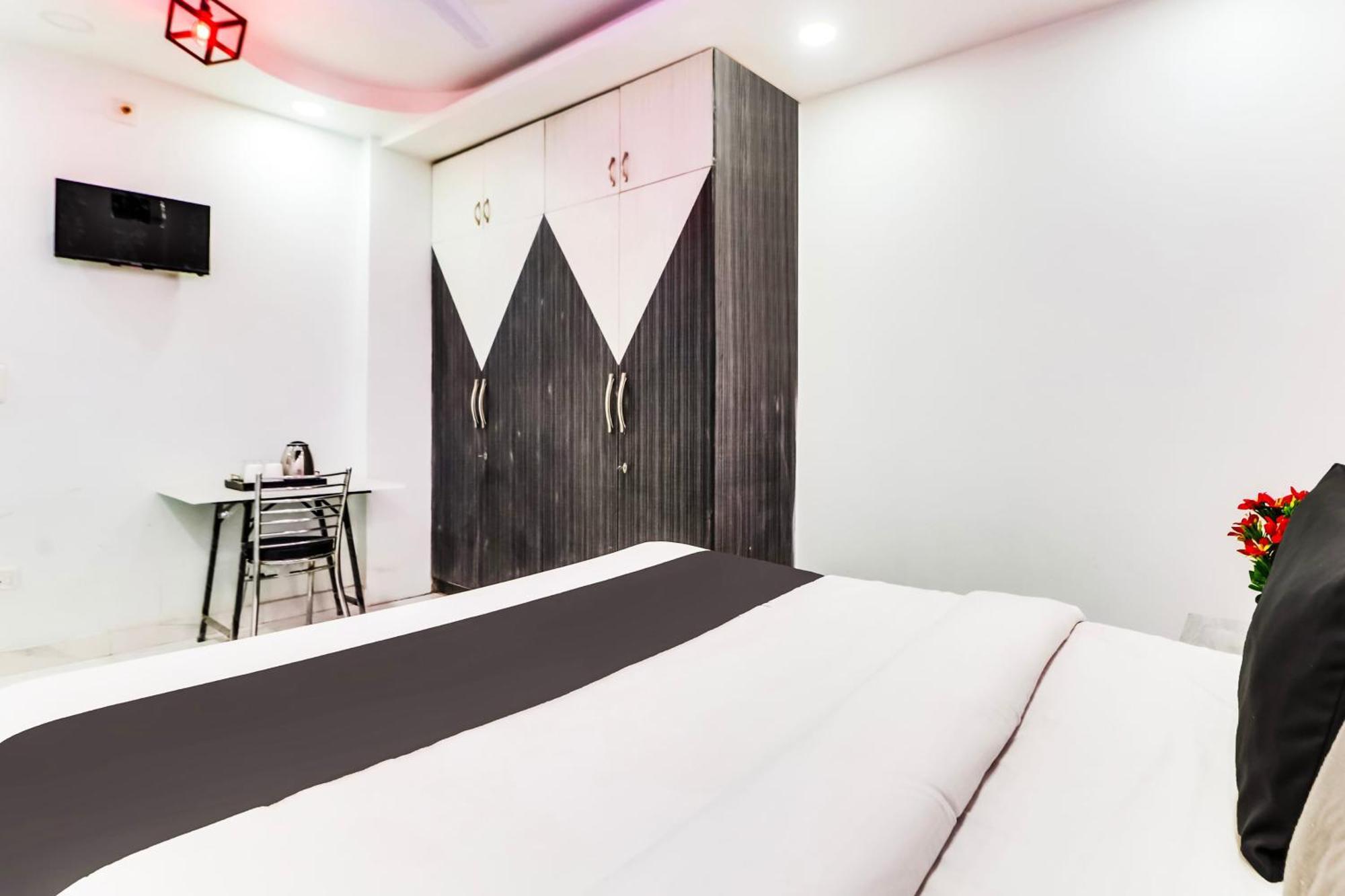 Hotel O Silent Moon