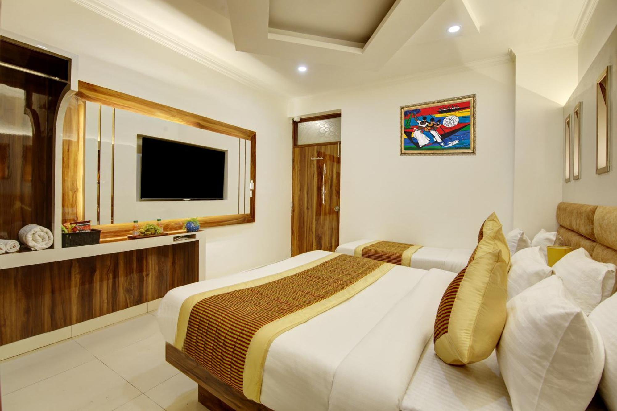 Hotel Star Villa - Front Of New Delhi Railway Station & 5 Minute From Connaught Place 4*