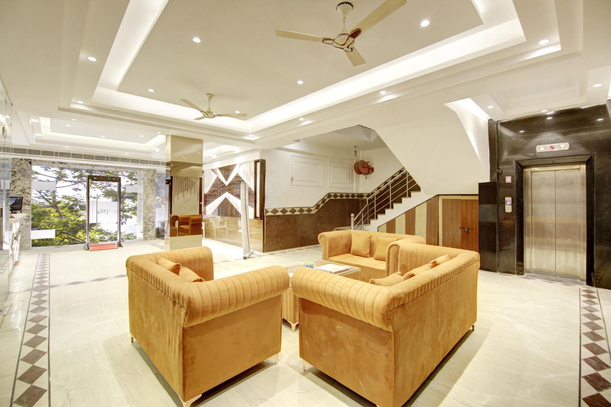 Hotel Star Villa - Front Of New Delhi Railway Station & 5 Minute From Connaught Place Hotel 4*