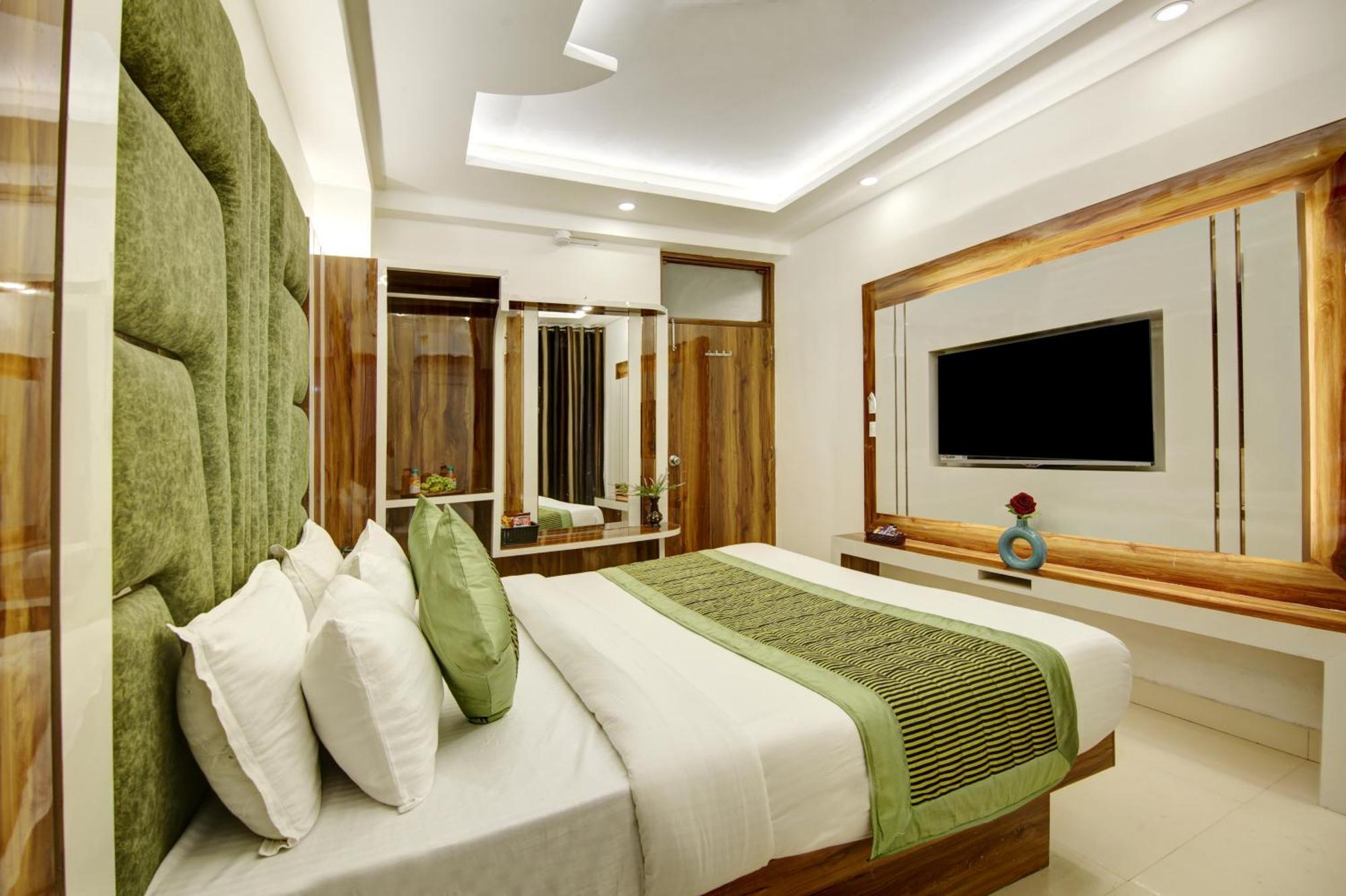 Hotel Star Villa - Front Of New Delhi Railway Station & 5 Minute From Connaught Place