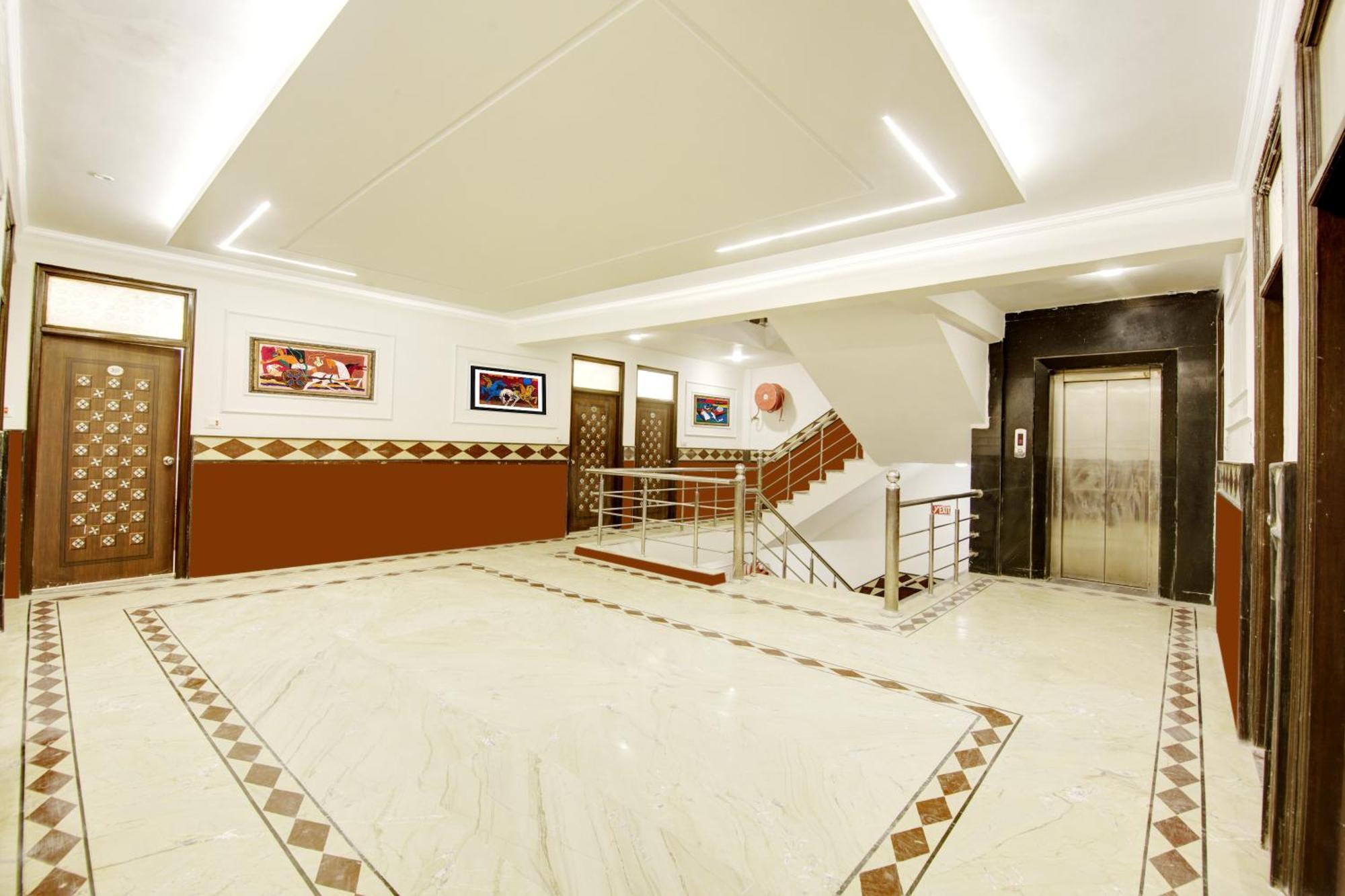 Hotel Star Villa - Front Of New Delhi Railway Station & 5 Minute From Connaught Place Hotel
