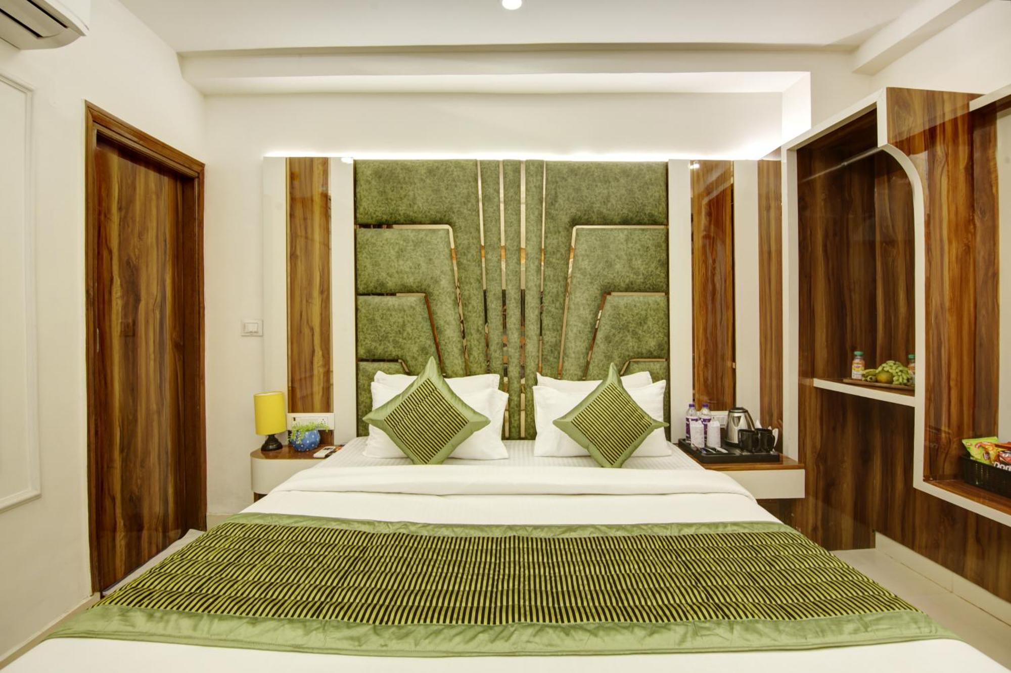 Hotel Star Villa - Front Of New Delhi Railway Station & 5 Minute From Connaught Place