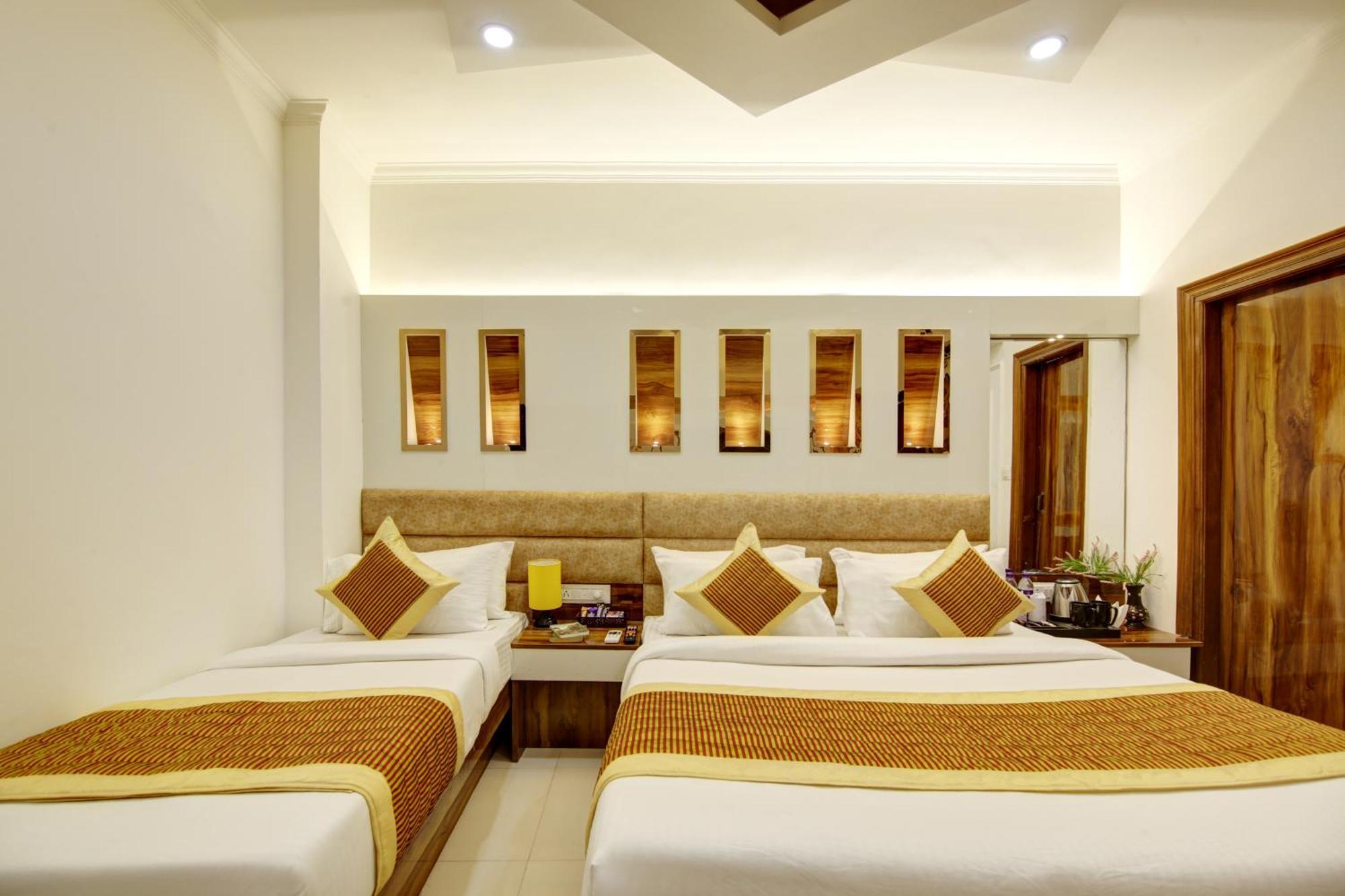 Hotel Star Villa - Front Of New Delhi Railway Station & 5 Minute From Connaught Place Hotel 4*