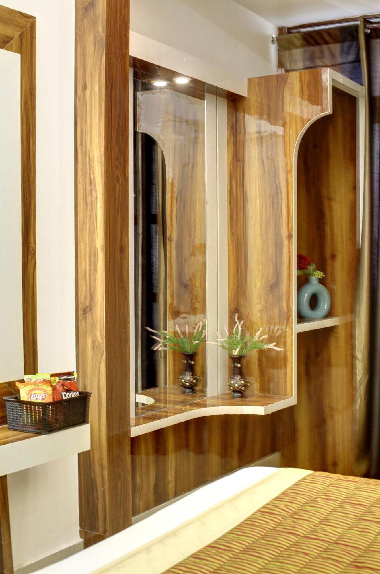 Hotel Star Villa - Front Of New Delhi Railway Station & 5 Minute From Connaught Place