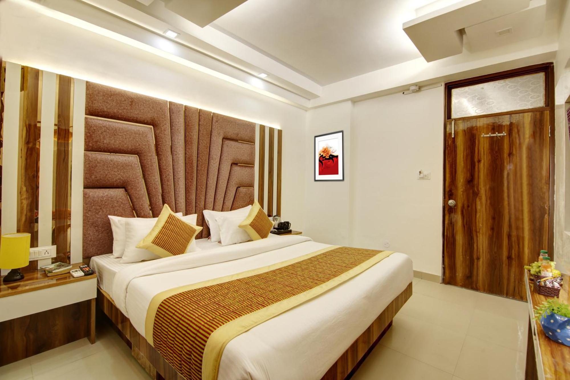 Hotel Star Villa - Front Of New Delhi Railway Station & 5 Minute From Connaught Place Hotel 4*