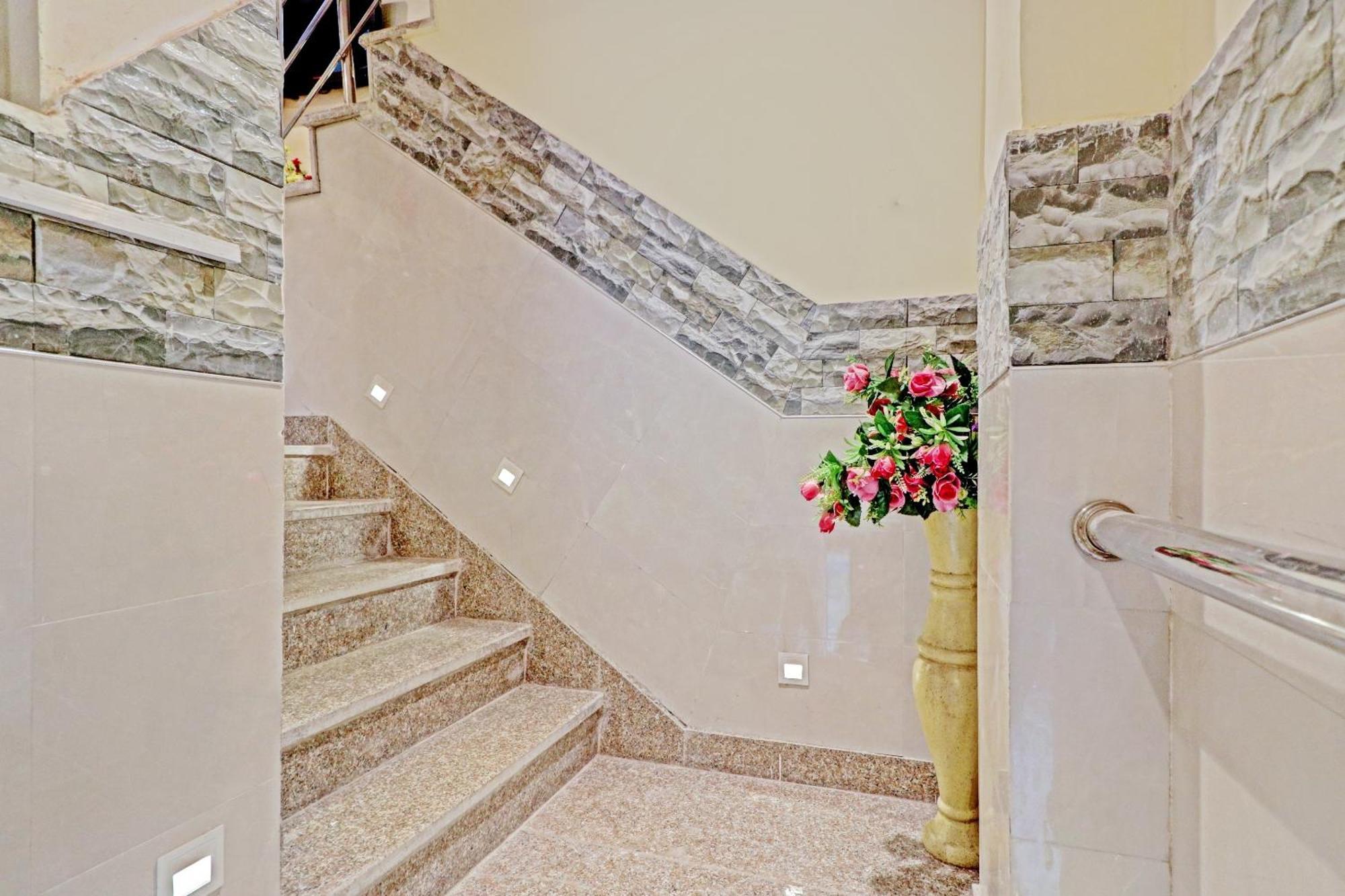 Hotel O Palace Near Jagatpuri 4*