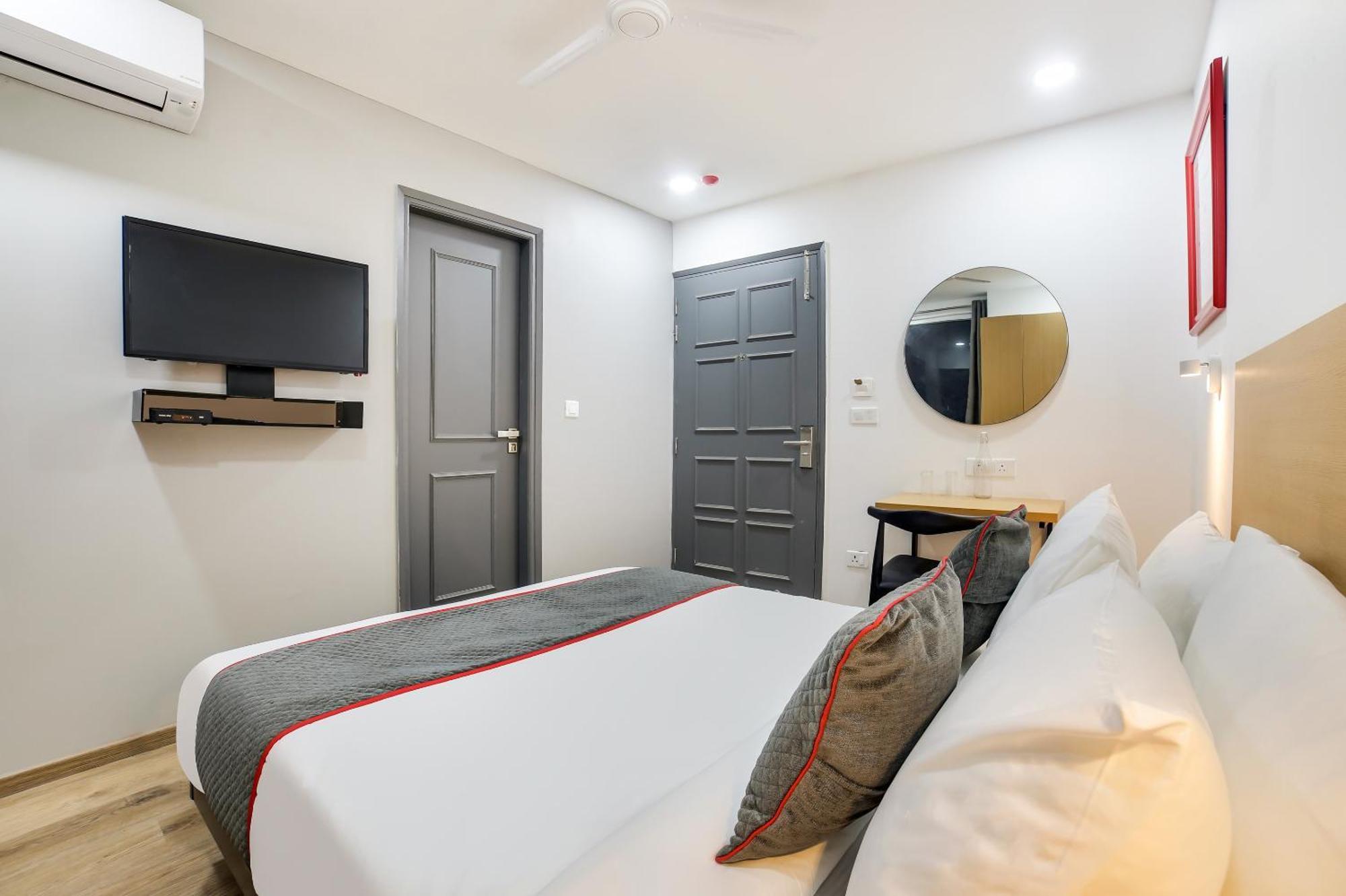 Super Townhouse Shahdara Near Yamuna Sports Complex Hotel 4*