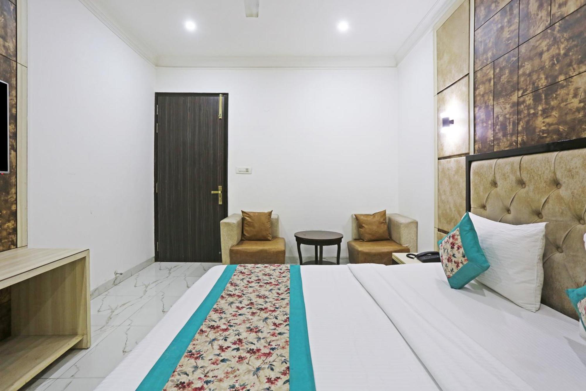 Hotel Almora Sky Near By Delhi International Airport With - Free Airport Pickup And Drop 3* New Delhi