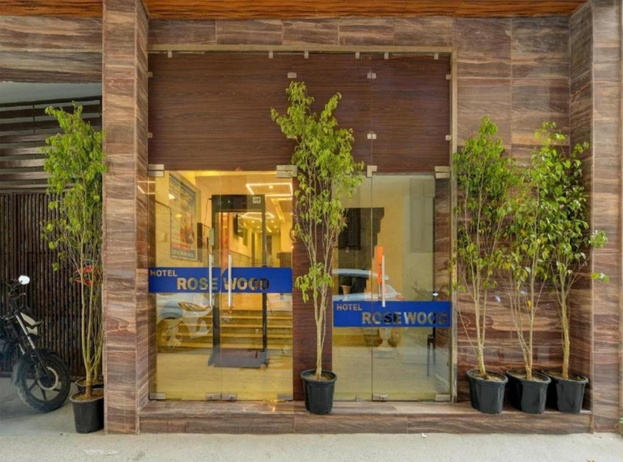Rosewood Near Delhi Airport 4*
