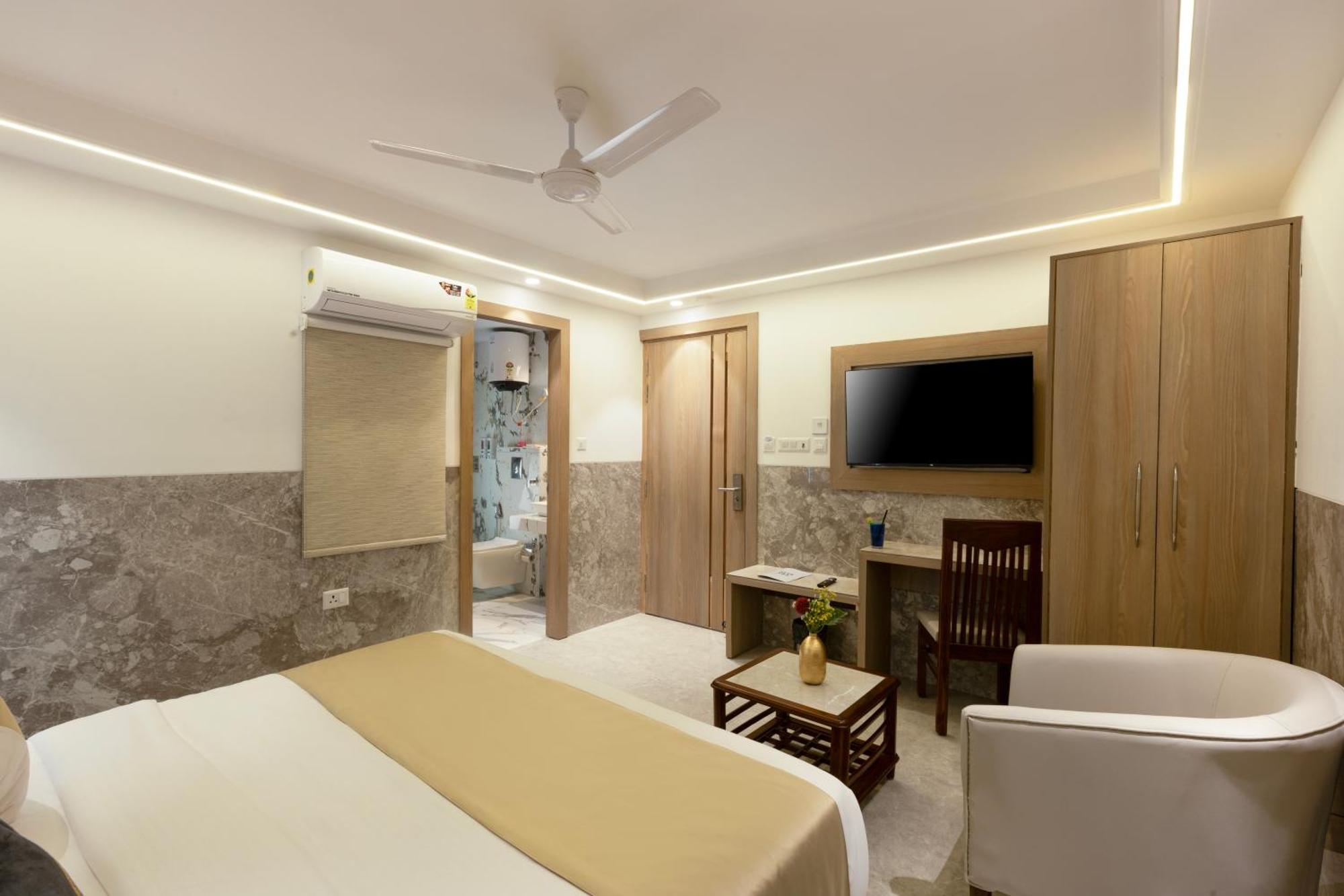 The Orion Era - Delhi Airport Hotel