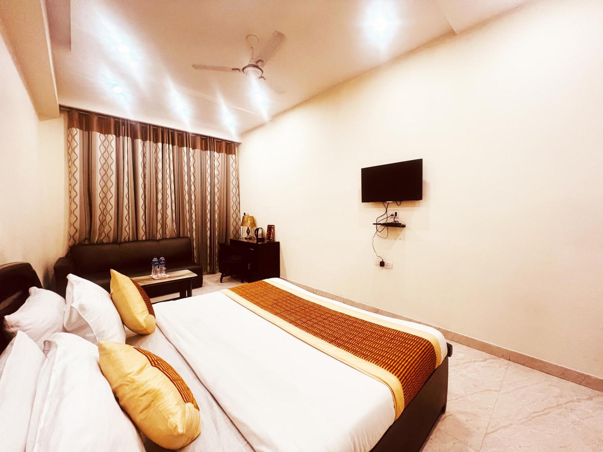Hotel Lagoona And Banquet Hall 3*