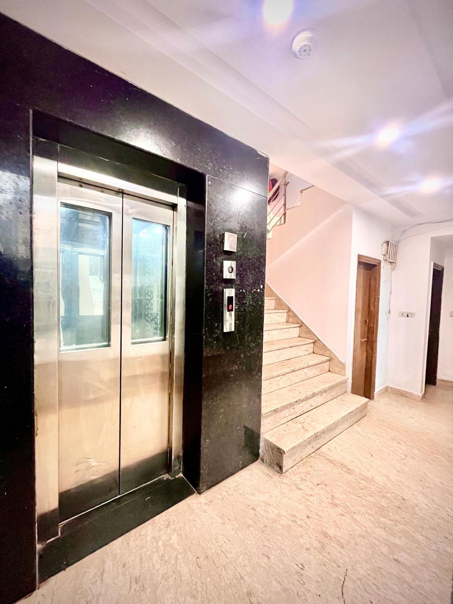 Ambience -5 Mints Walk From Railway Station 4*
