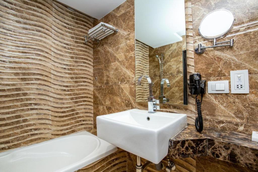 Hotel Tu Casa International Near Delhi Airport New Delhi