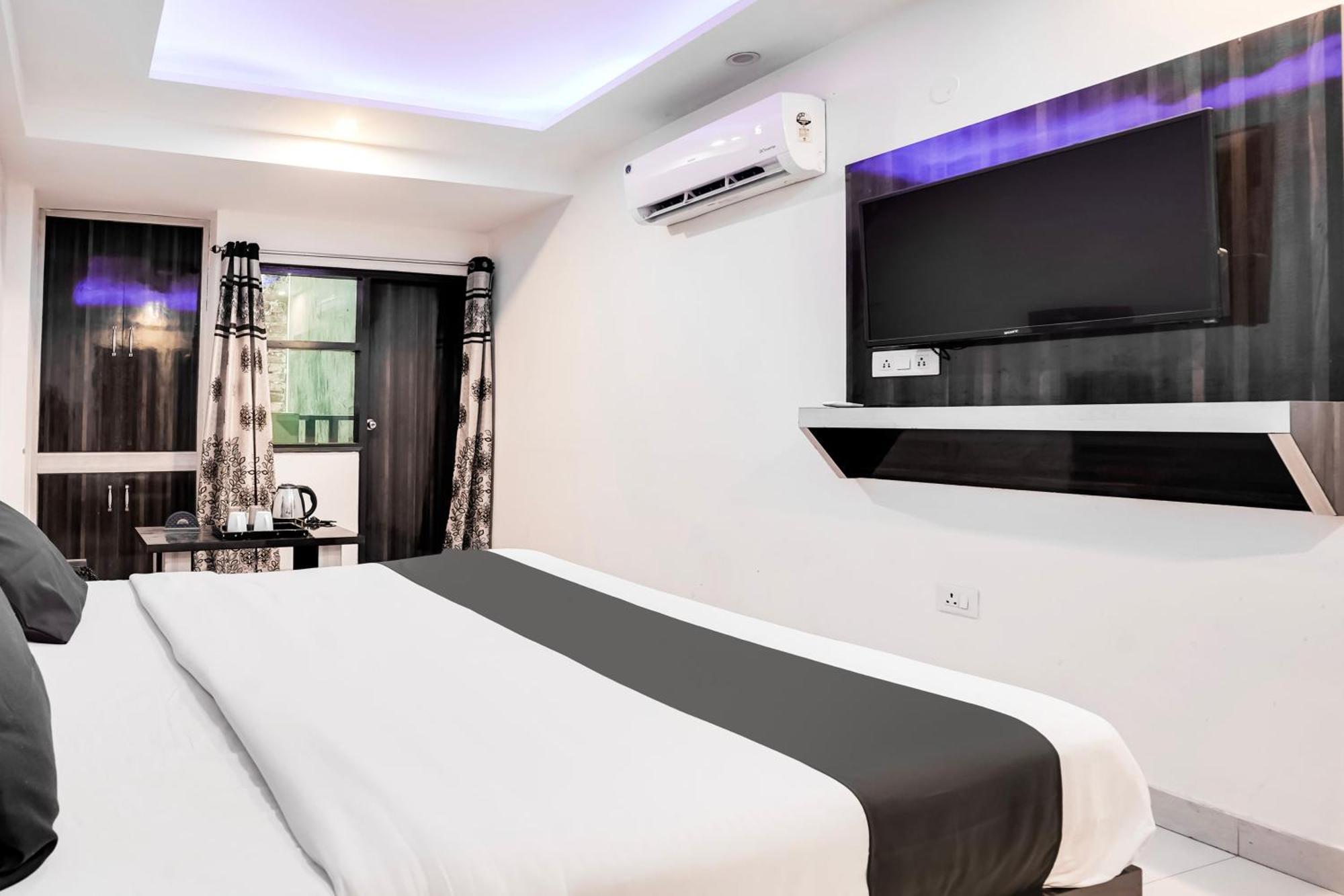 Hotel O Tavish 3*