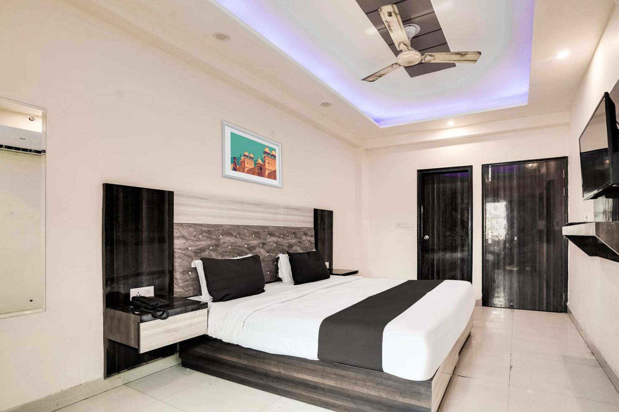 O Tavish 3* New Delhi