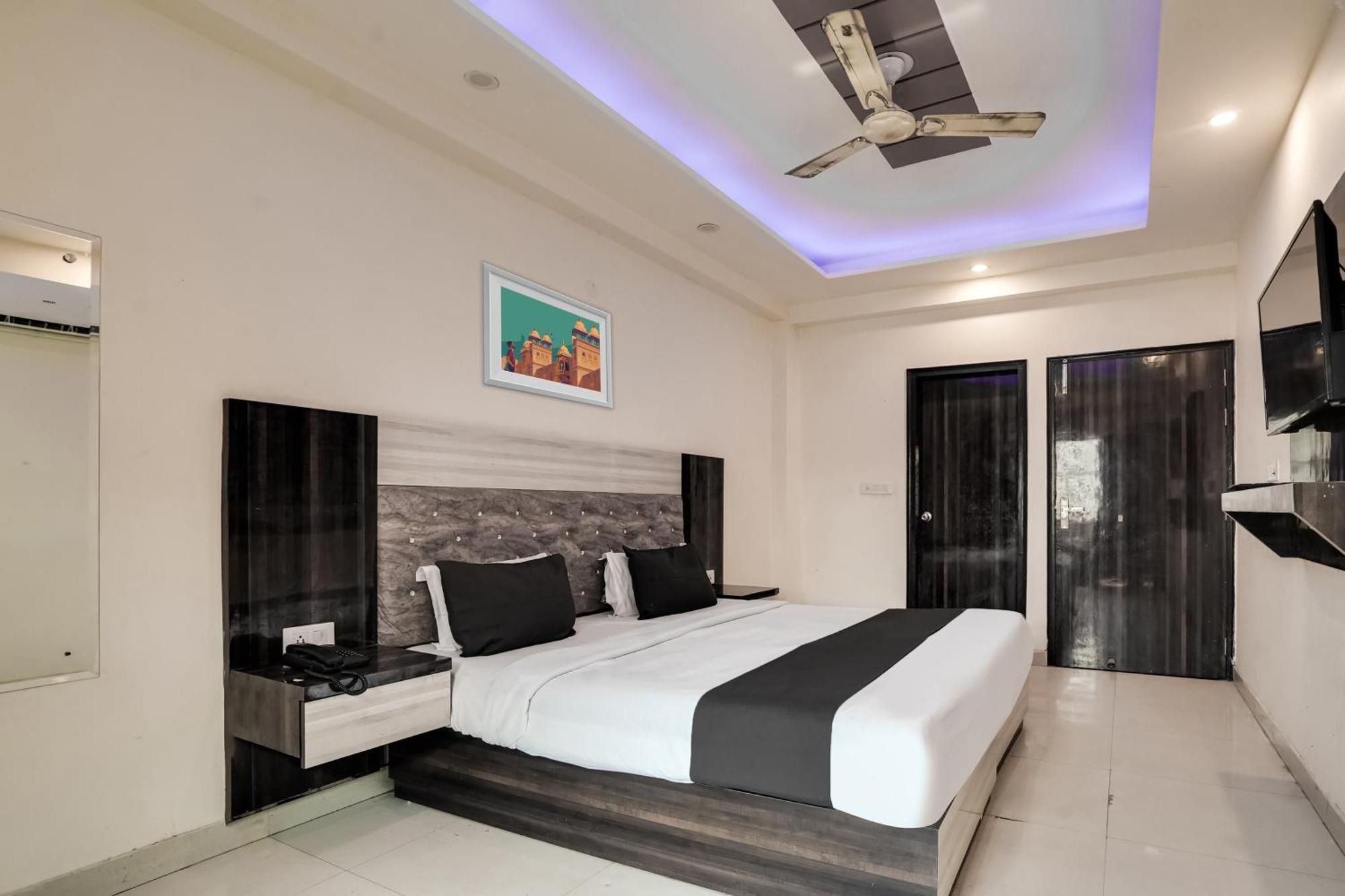 O Tavish 3* New Delhi