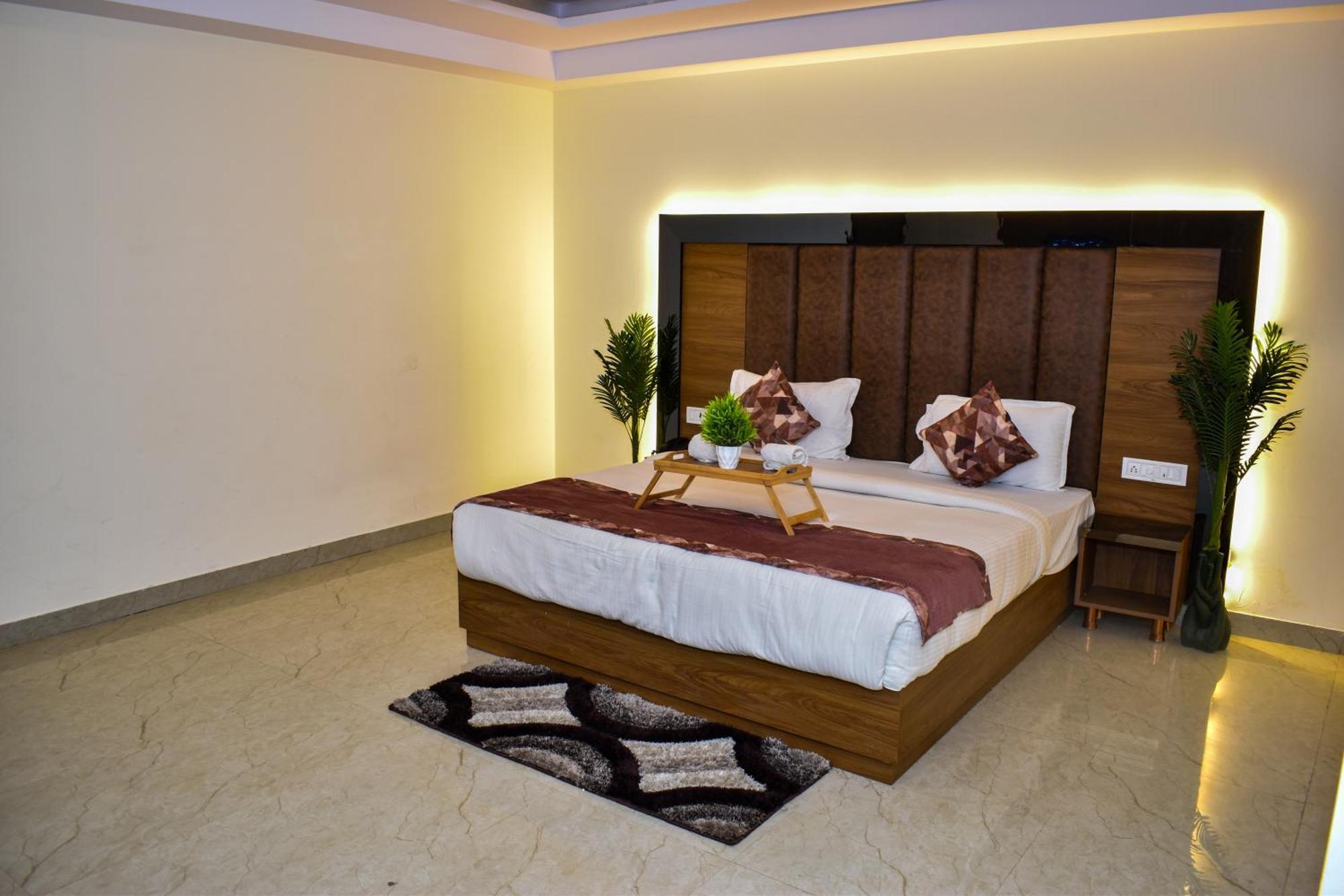 Yash Palace Hotel 3*