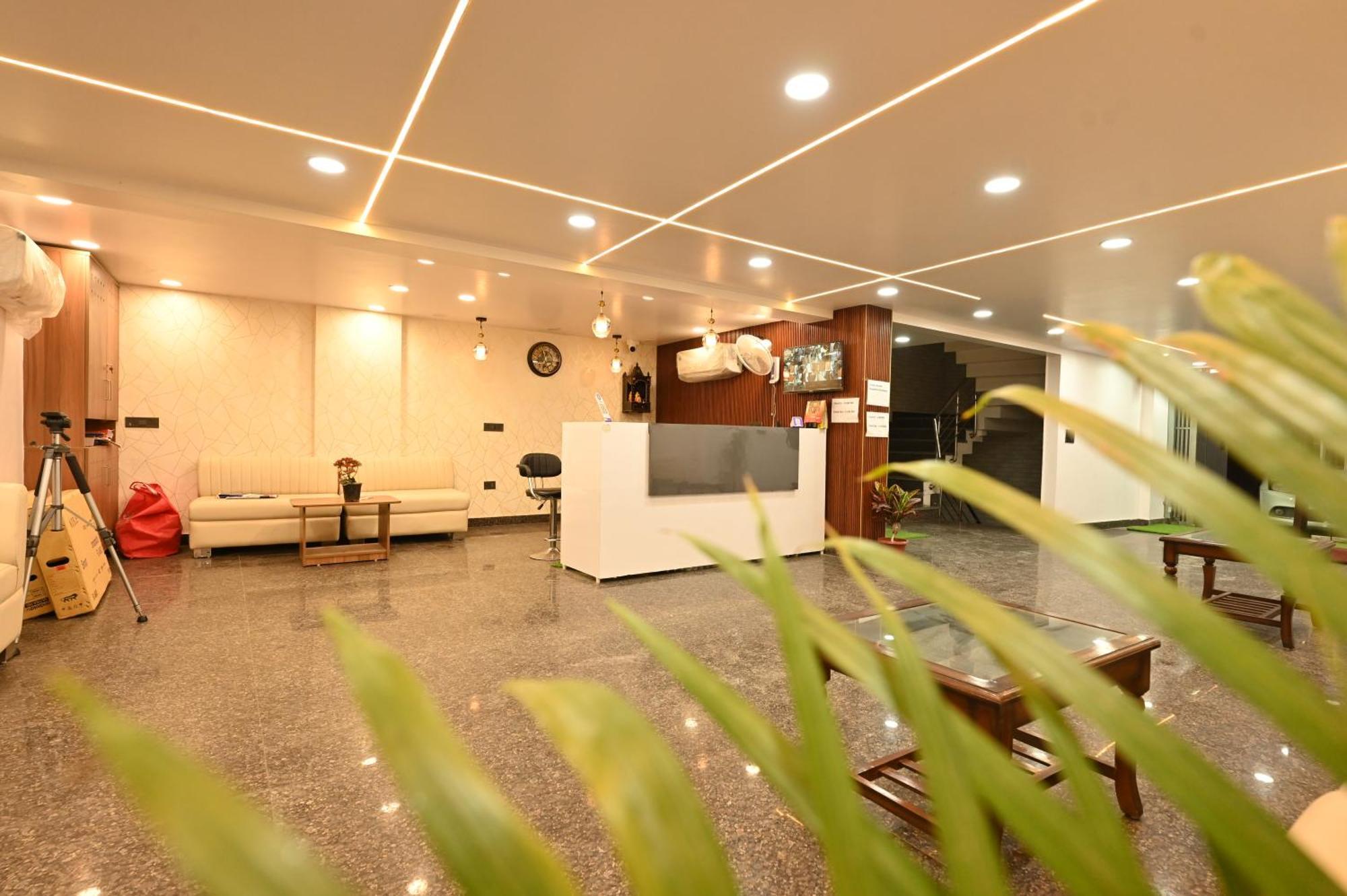 Down Town Paschim Vihar Hotel